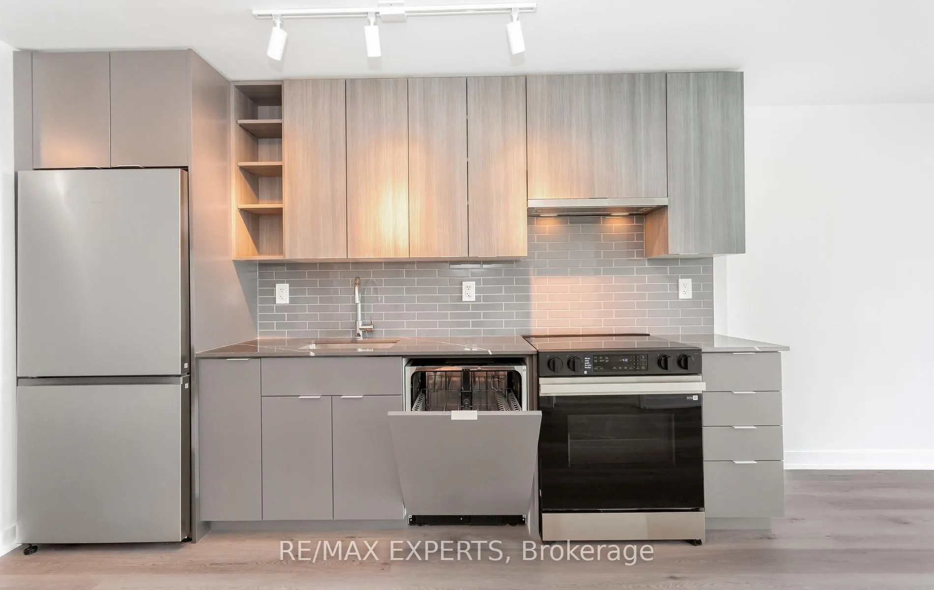 Photo 21 of 2075 Lakeshore Road, Burlington, Brant — HOMEH