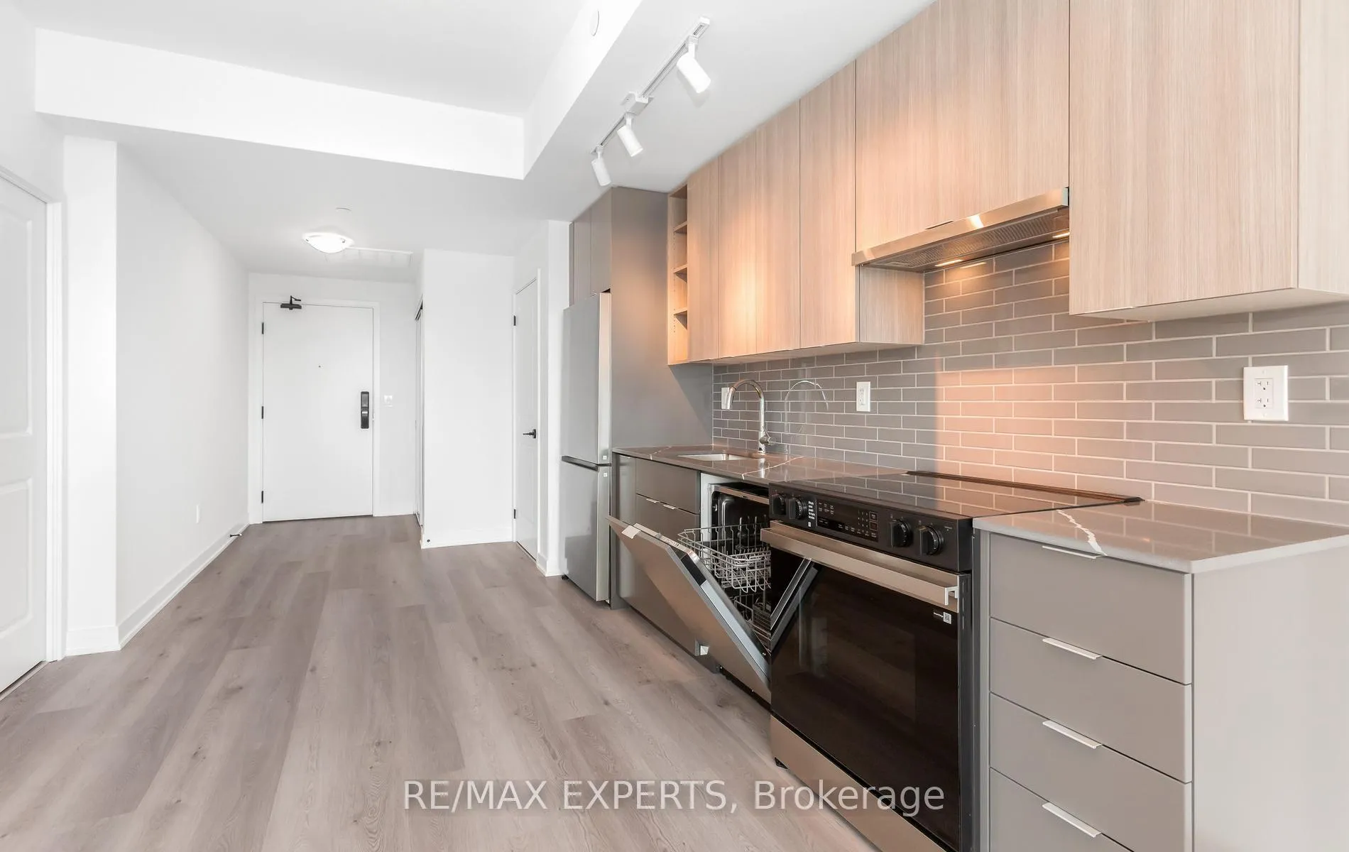 Photo 22 of 2075 Lakeshore Road, Burlington, Brant — HOMEH