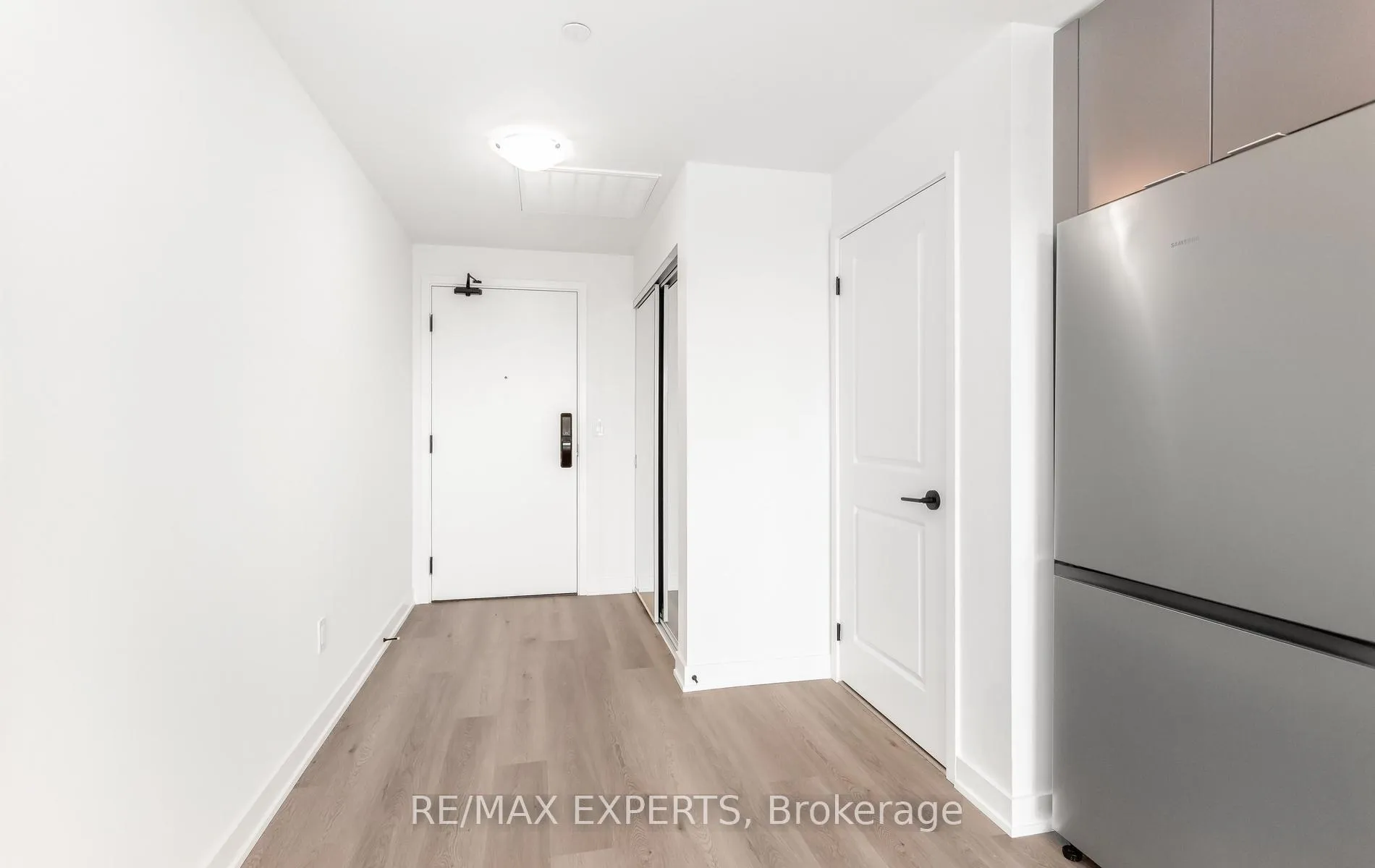 Photo 23 of 2075 Lakeshore Road, Burlington, Brant — HOMEH