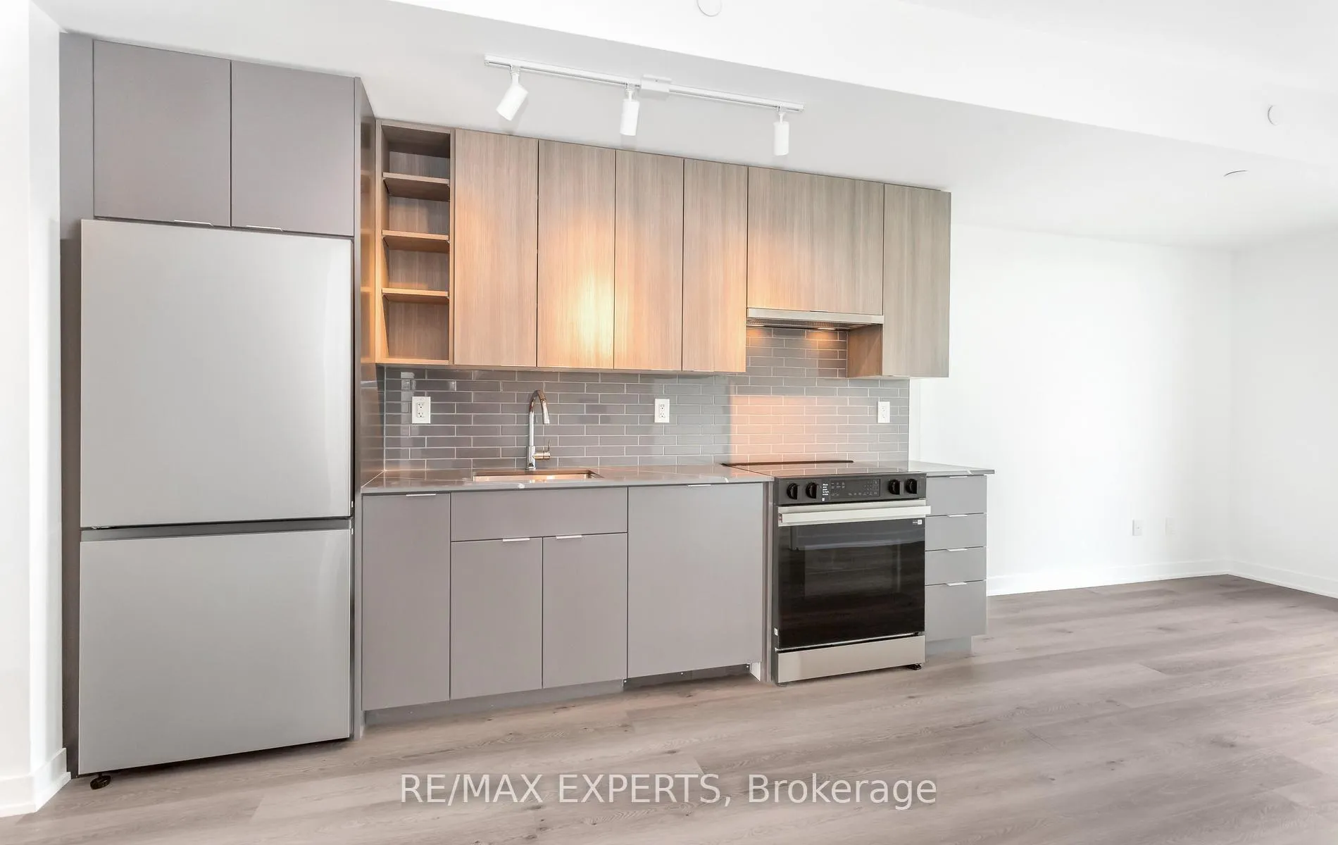 Photo 24 of 2075 Lakeshore Road, Burlington, Brant — HOMEH