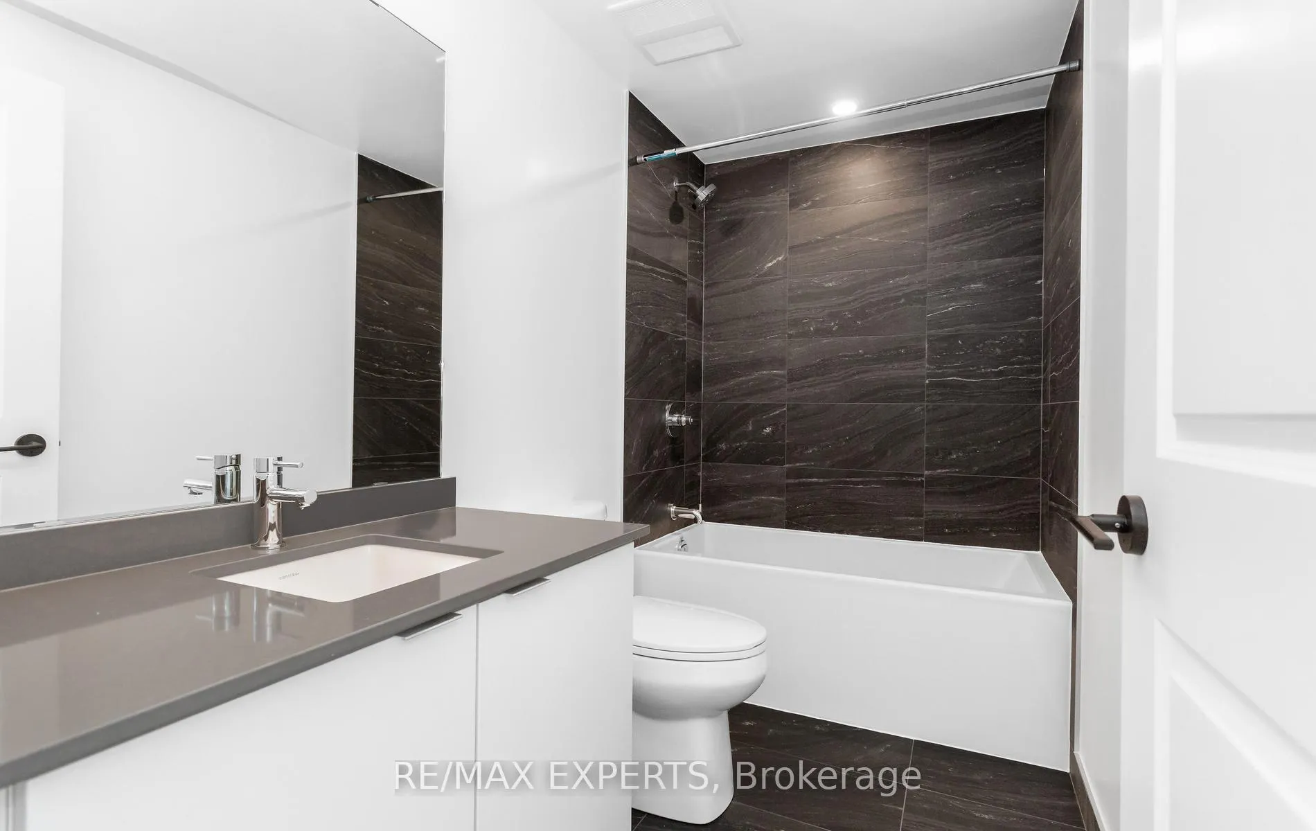 Photo 25 of 2075 Lakeshore Road, Burlington, Brant — HOMEH