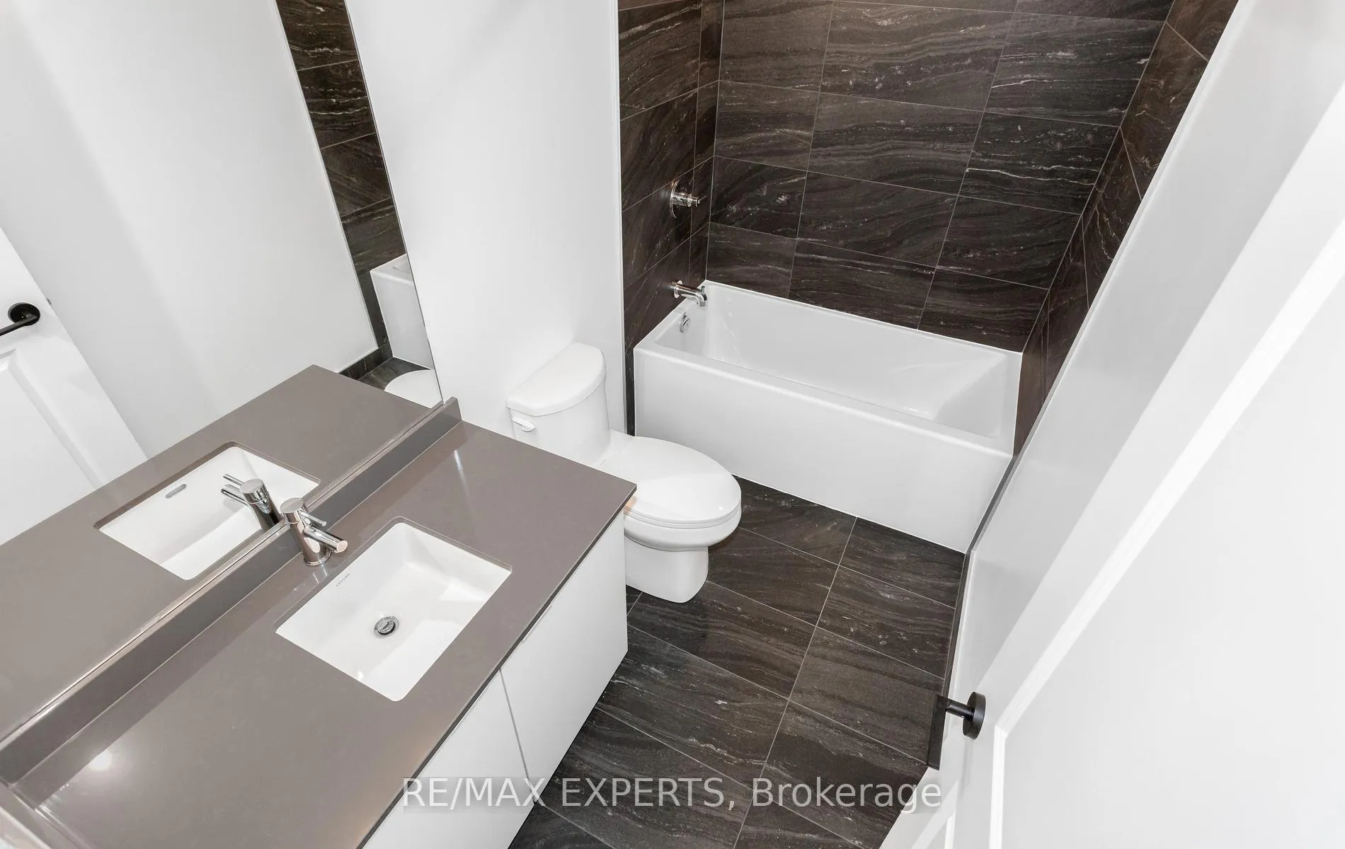 Photo 26 of 2075 Lakeshore Road, Burlington, Brant — HOMEH
