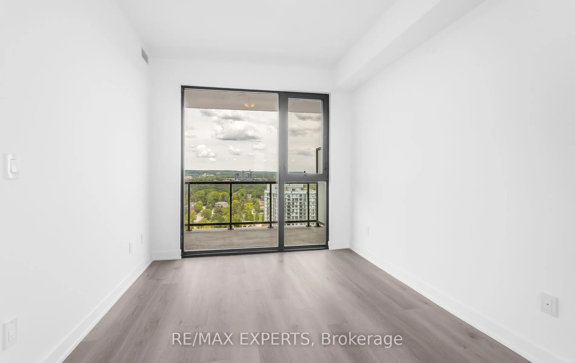 Photo 28 of 2075 Lakeshore Road, Burlington, Brant — HOMEH