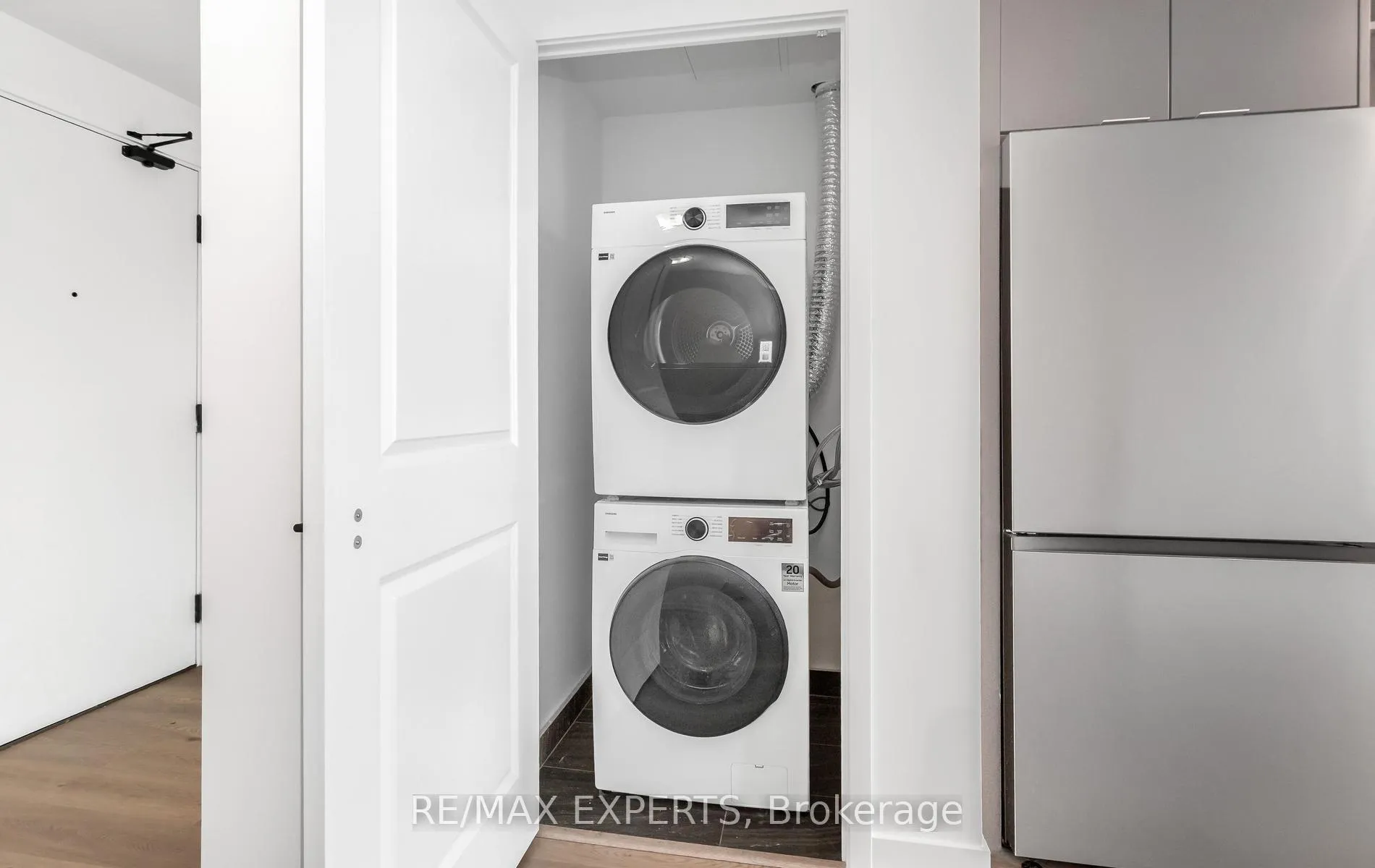 Photo 32 of 2075 Lakeshore Road, Burlington, Brant — HOMEH