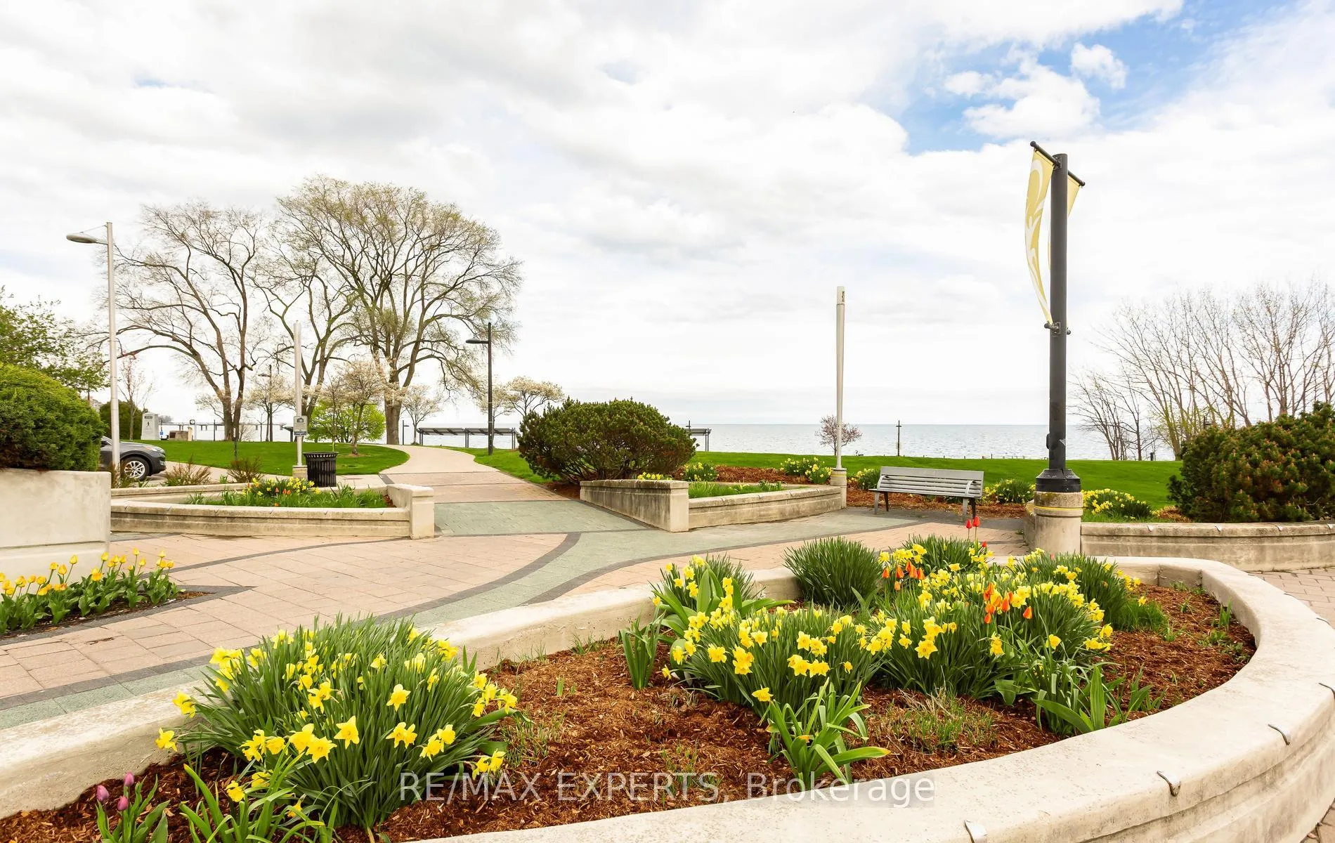 Photo 41 of 2075 Lakeshore Road, Burlington, Brant — HOMEH