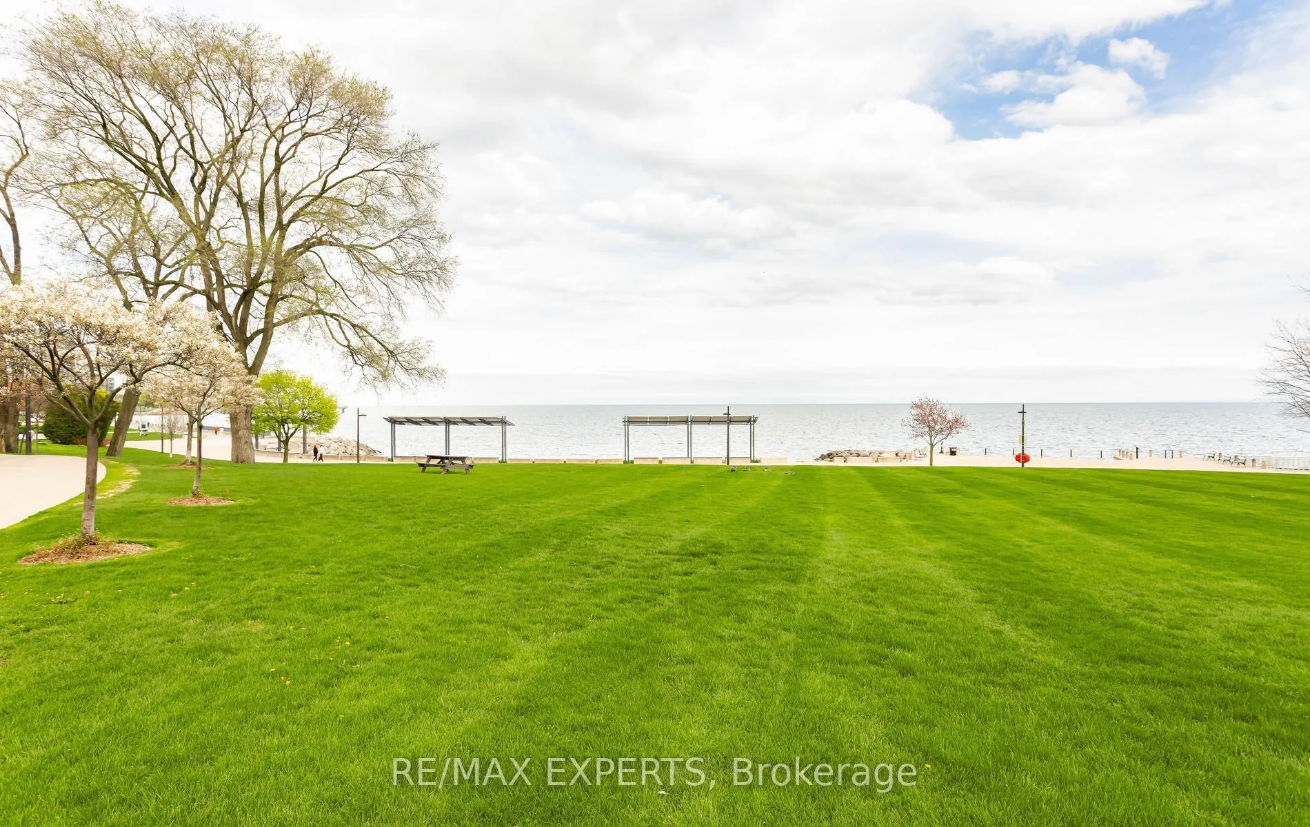 Photo 42 of 2075 Lakeshore Road, Burlington, Brant — HOMEH