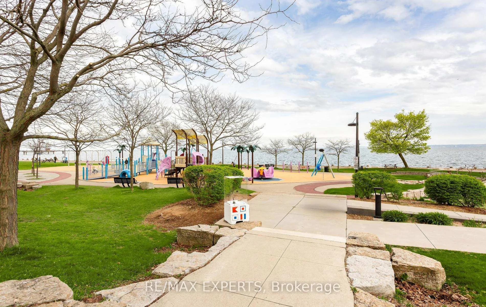 Photo 43 of 2075 Lakeshore Road, Burlington, Brant — HOMEH