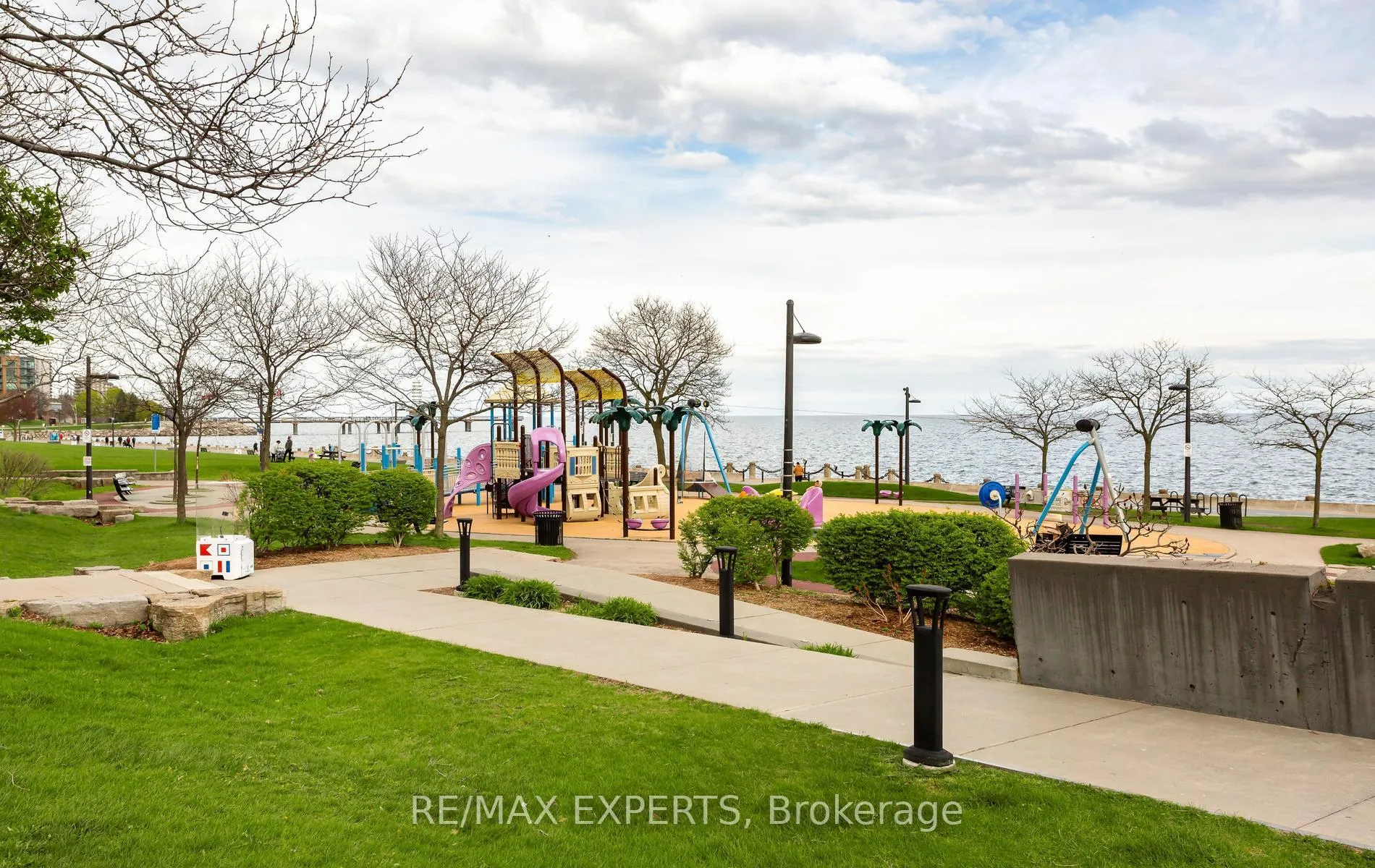Photo 44 of 2075 Lakeshore Road, Burlington, Brant — HOMEH