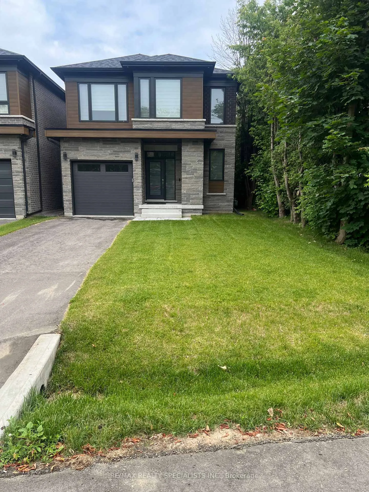 Photo of 1088 Casson Avenue