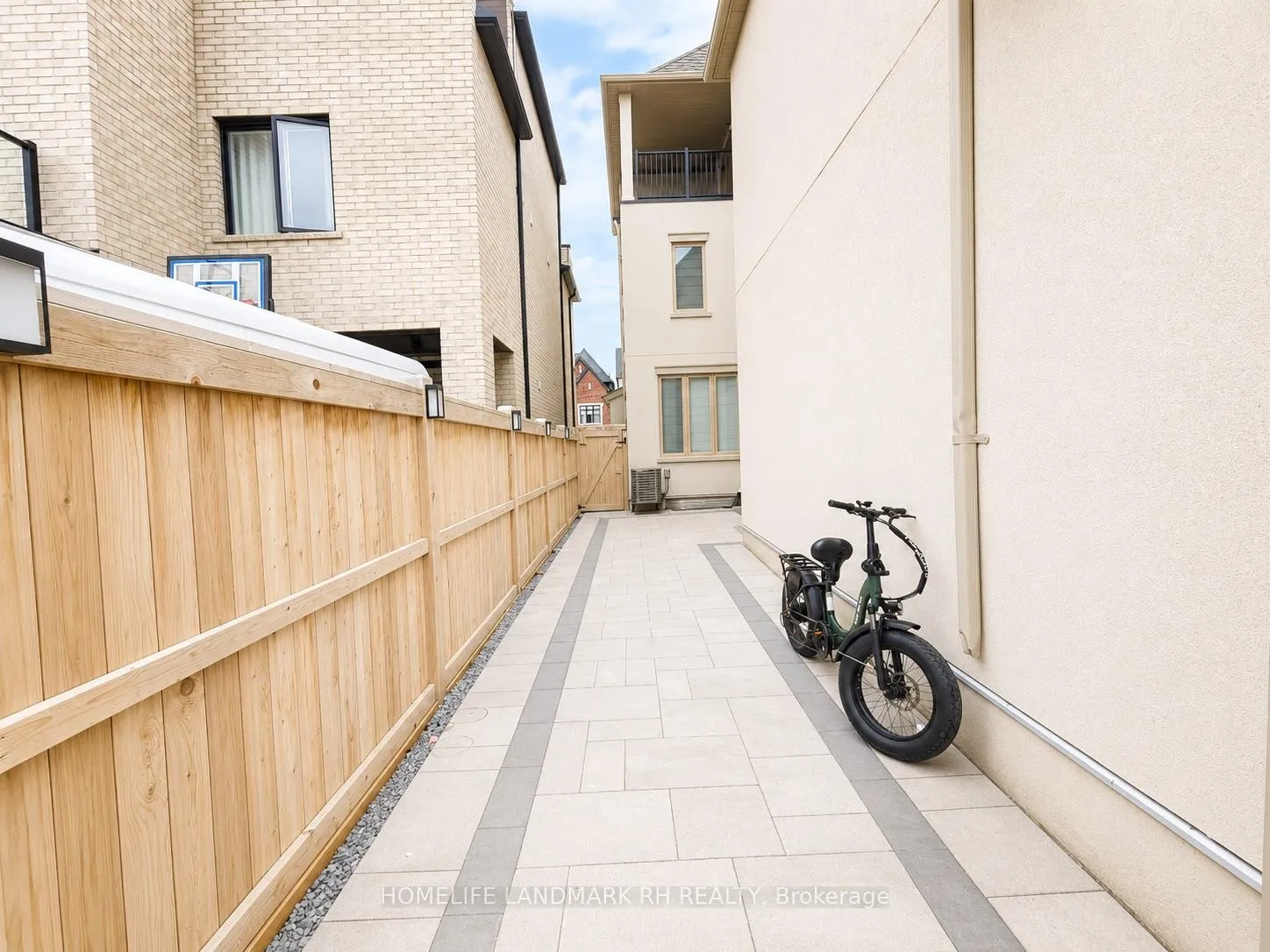 Photo 11 of 32 York Downs Boulevard S, Markham, Angus Glen — HOMEH