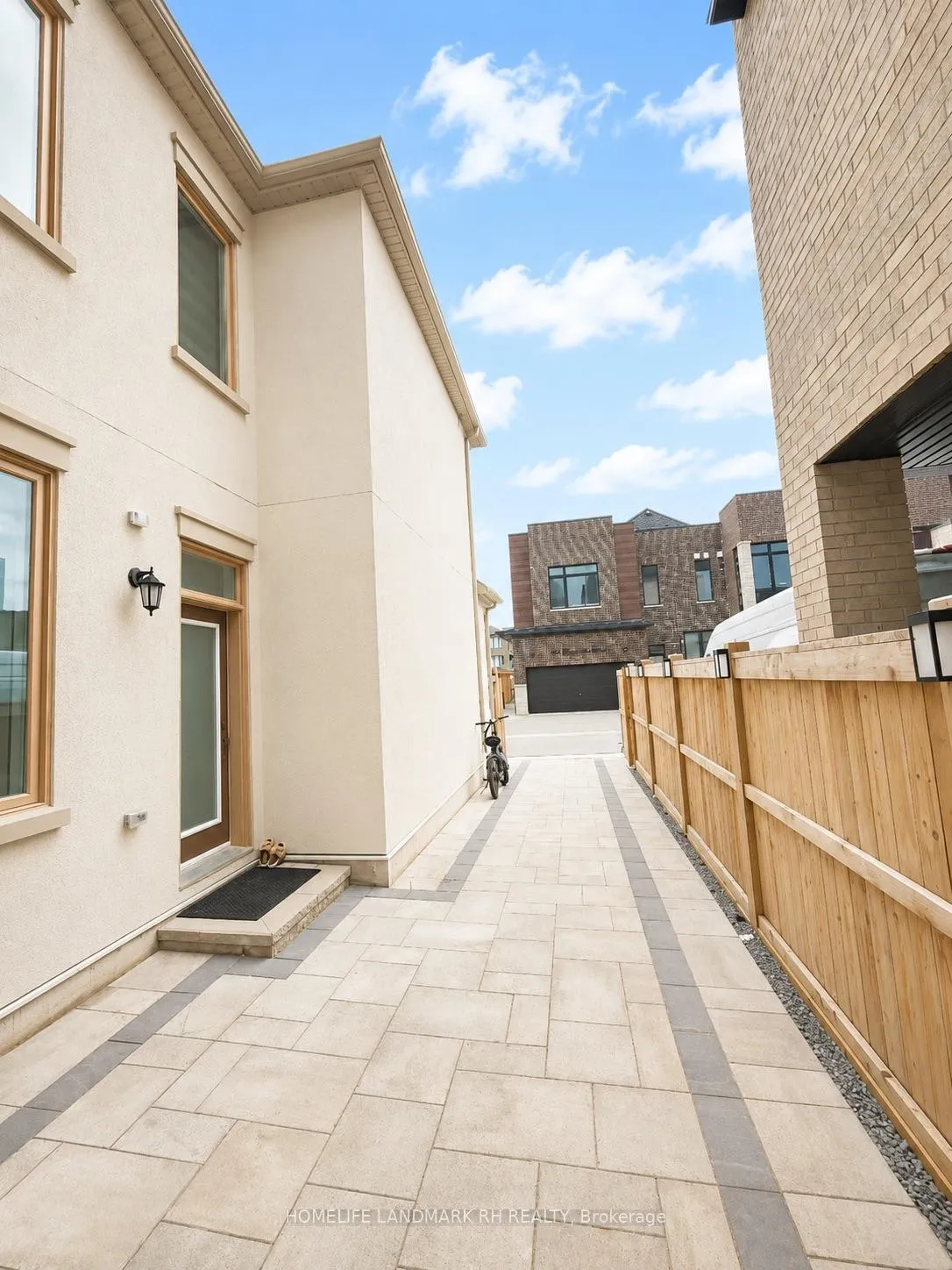 Photo 12 of 32 York Downs Boulevard S, Markham, Angus Glen — HOMEH