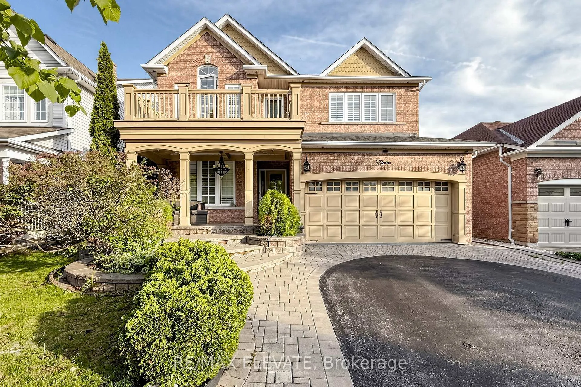 Photo 1 of 11 Joshua Boulevard, Whitby, Brooklin — HOMEH
