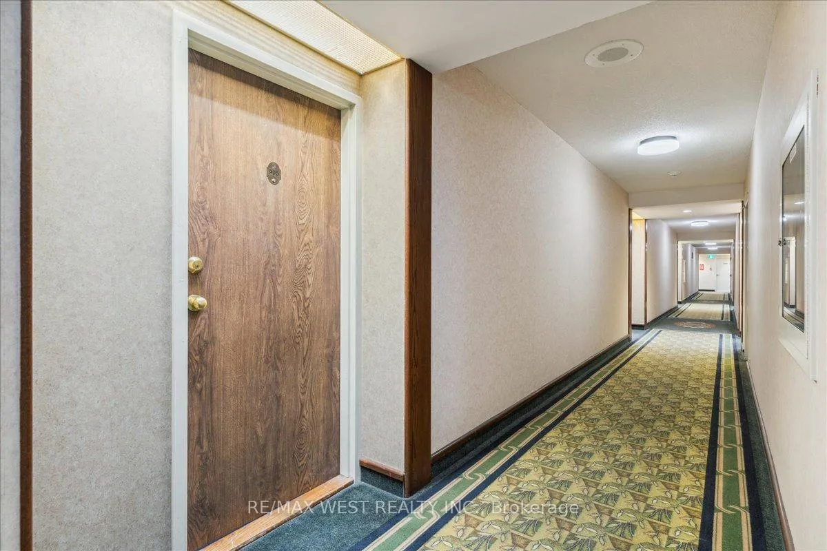 Photo 4 of Unit 905, 26 Hanover Road, Brampton, Queen Street Corridor — HOMEH