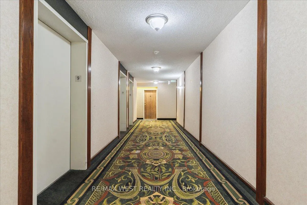 Photo 5 of Unit 905, 26 Hanover Road, Brampton, Queen Street Corridor — HOMEH