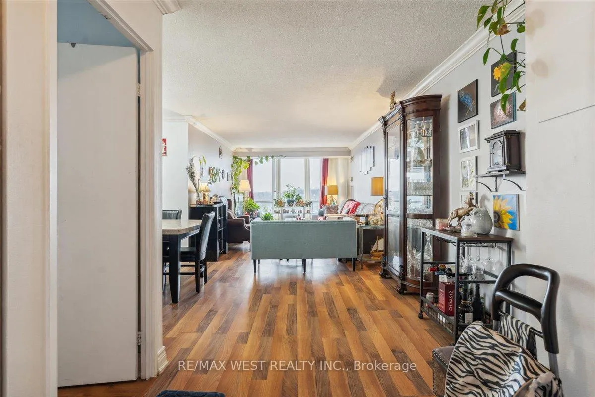Photo 12 of Unit 905, 26 Hanover Road, Brampton, Queen Street Corridor — HOMEH
