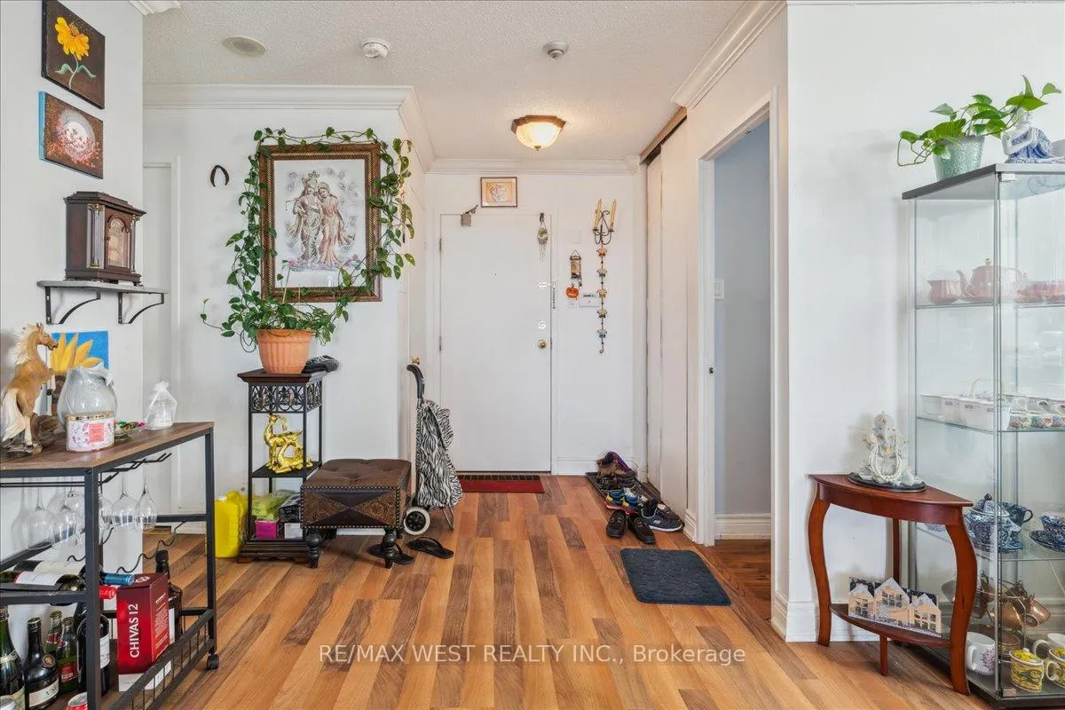 Photo 13 of Unit 905, 26 Hanover Road, Brampton, Queen Street Corridor — HOMEH