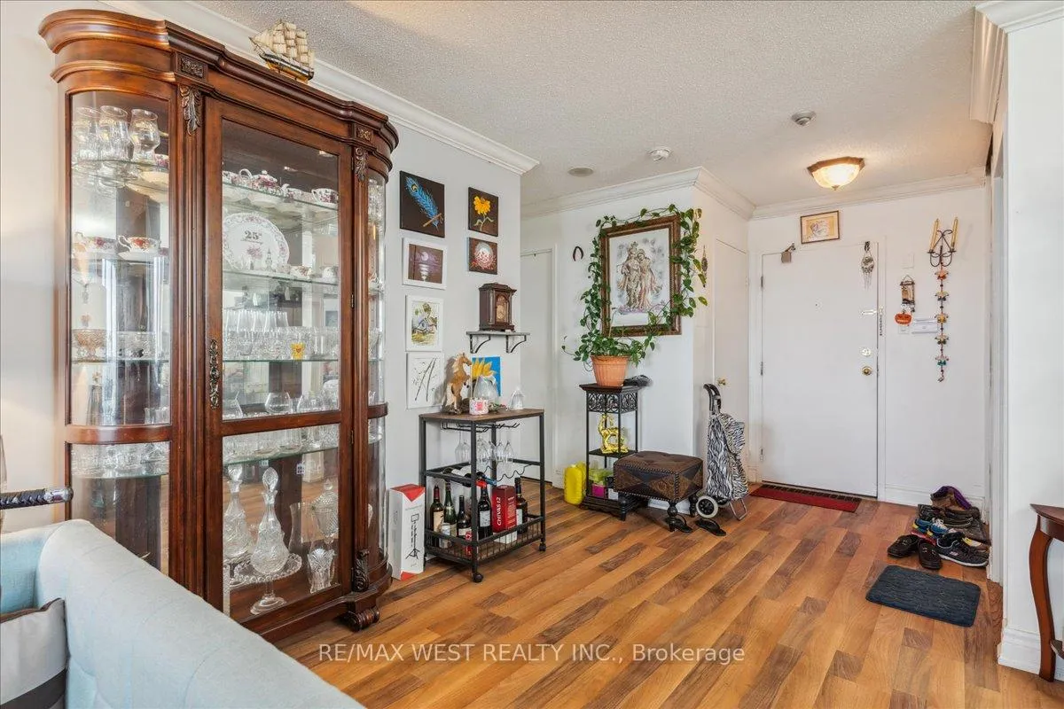 Photo 15 of Unit 905, 26 Hanover Road, Brampton, Queen Street Corridor — HOMEH