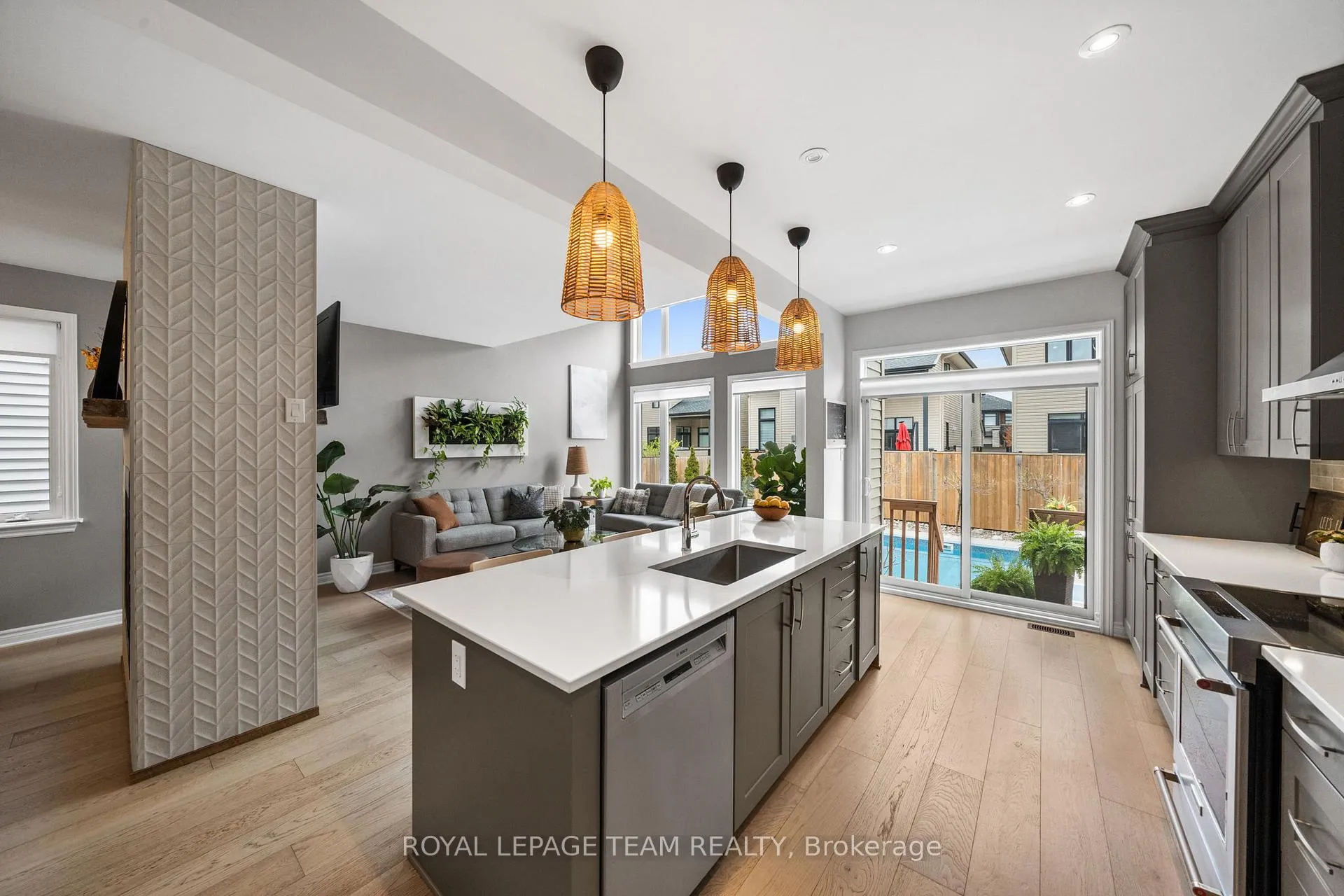 Photo 9 of 84 Warrior Street, Ottawa, Kanata - Emerald Meadows/Trailwest — HOMEH