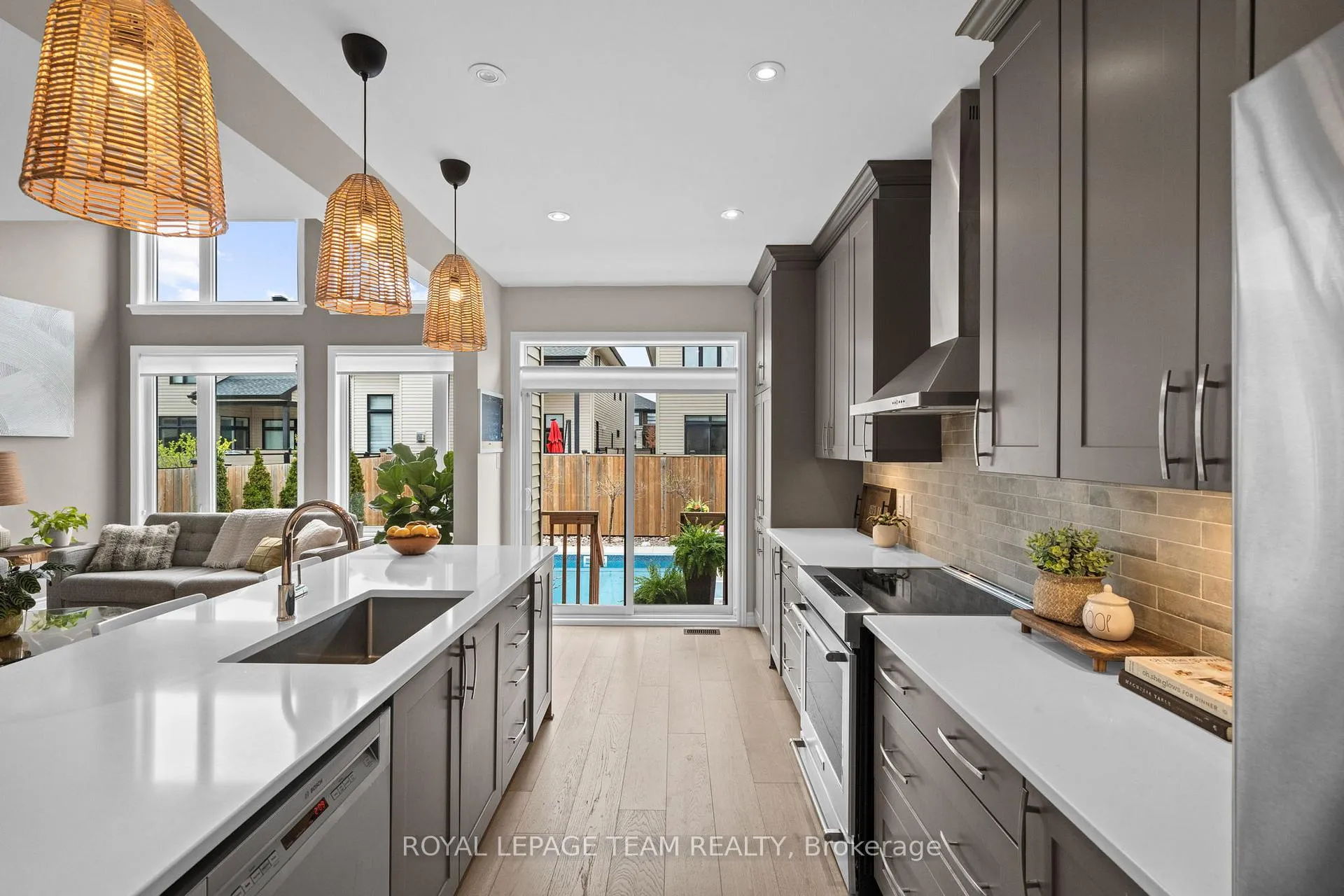 Photo 10 of 84 Warrior Street, Ottawa, Kanata - Emerald Meadows/Trailwest — HOMEH