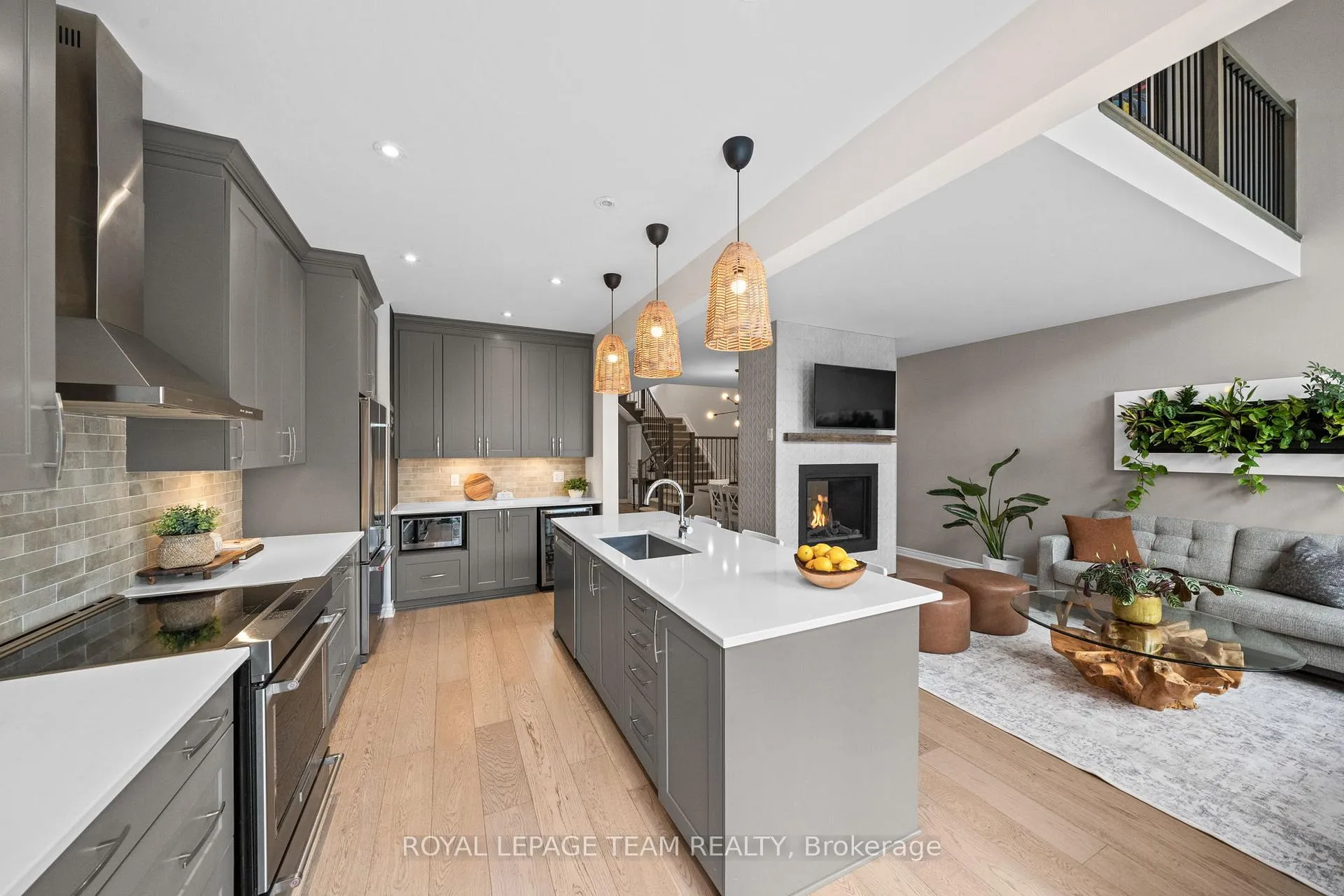 Photo 12 of 84 Warrior Street, Ottawa, Kanata - Emerald Meadows/Trailwest — HOMEH