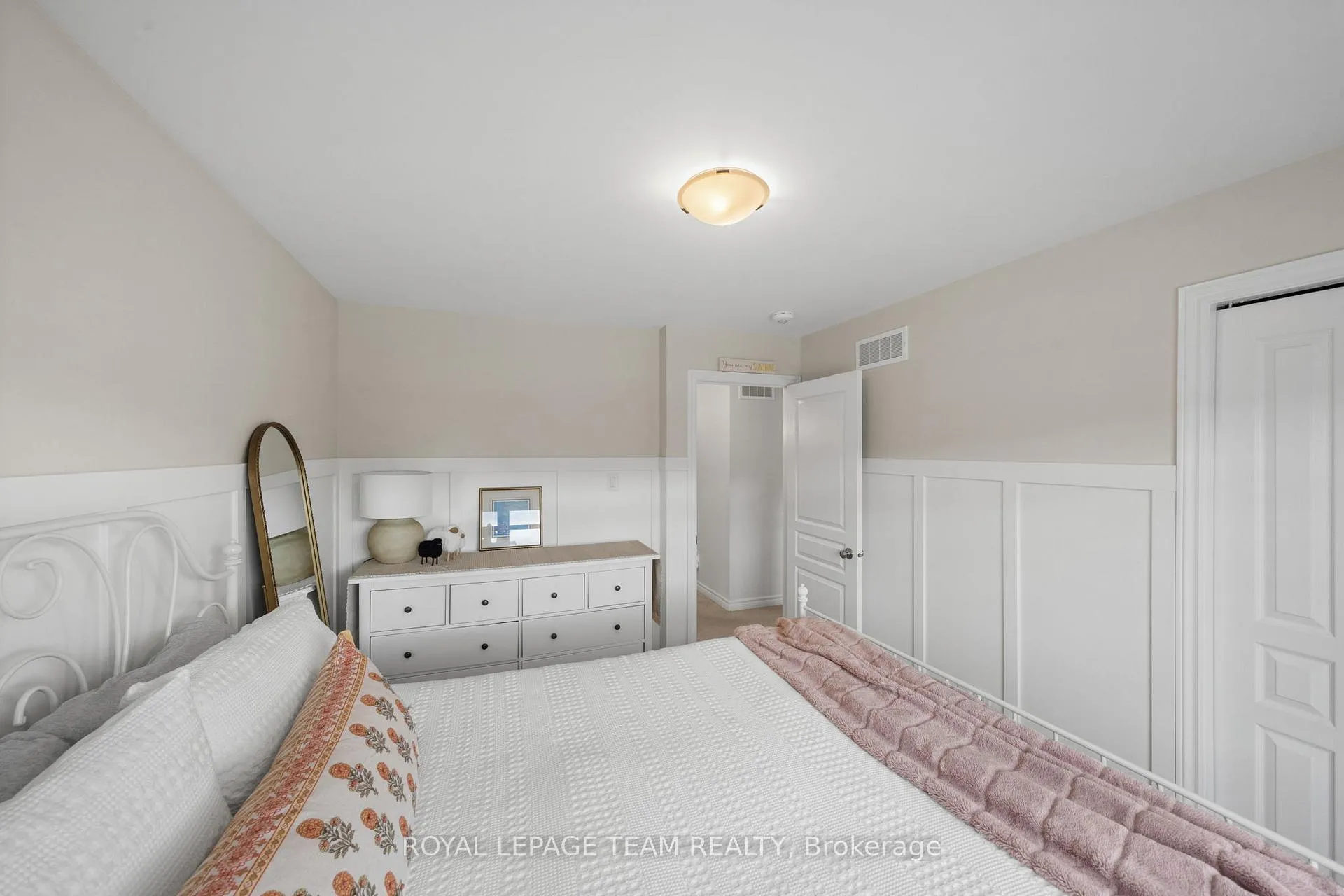 Photo 32 of 84 Warrior Street, Ottawa, Kanata - Emerald Meadows/Trailwest — HOMEH