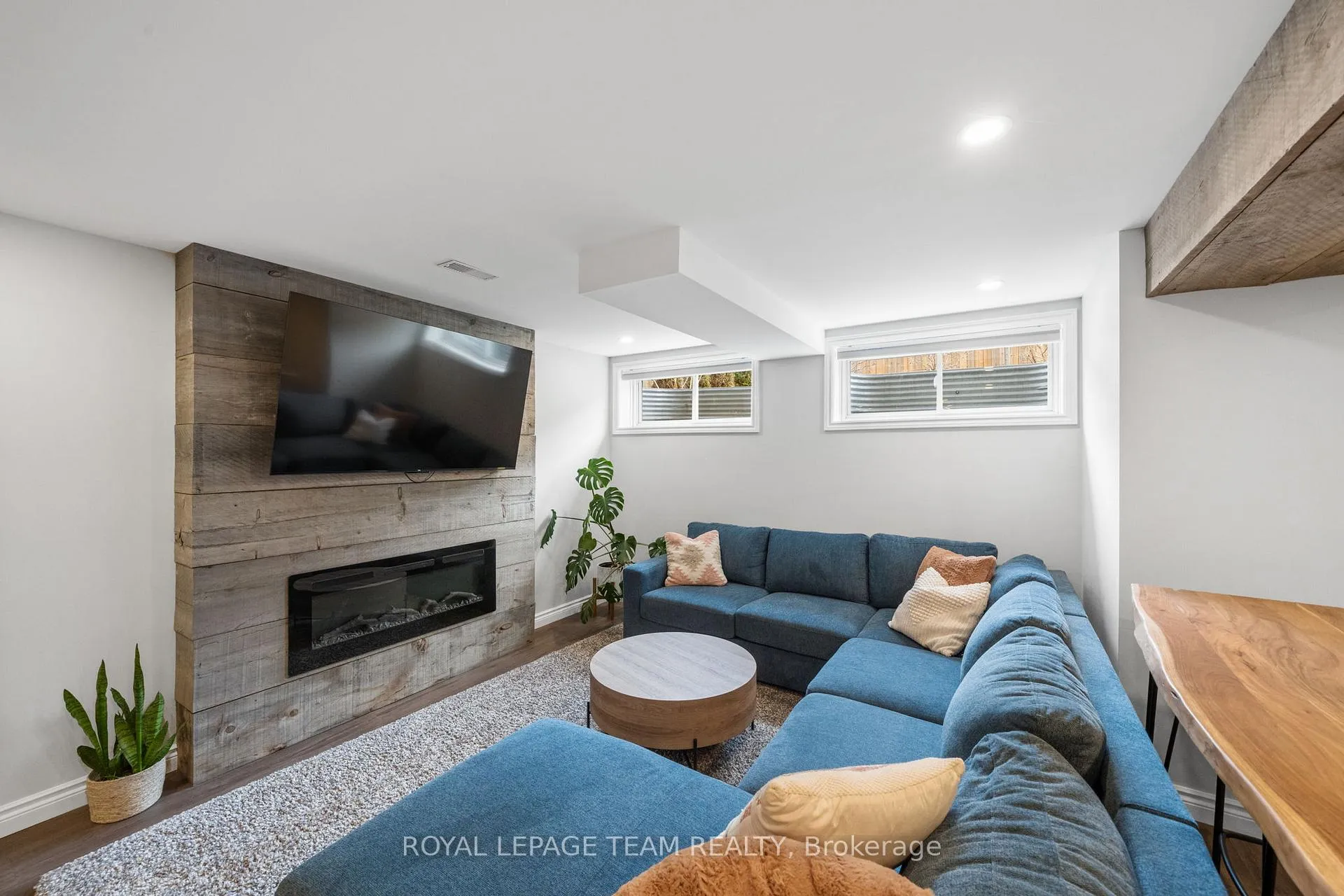 Photo 43 of 84 Warrior Street, Ottawa, Kanata - Emerald Meadows/Trailwest — HOMEH