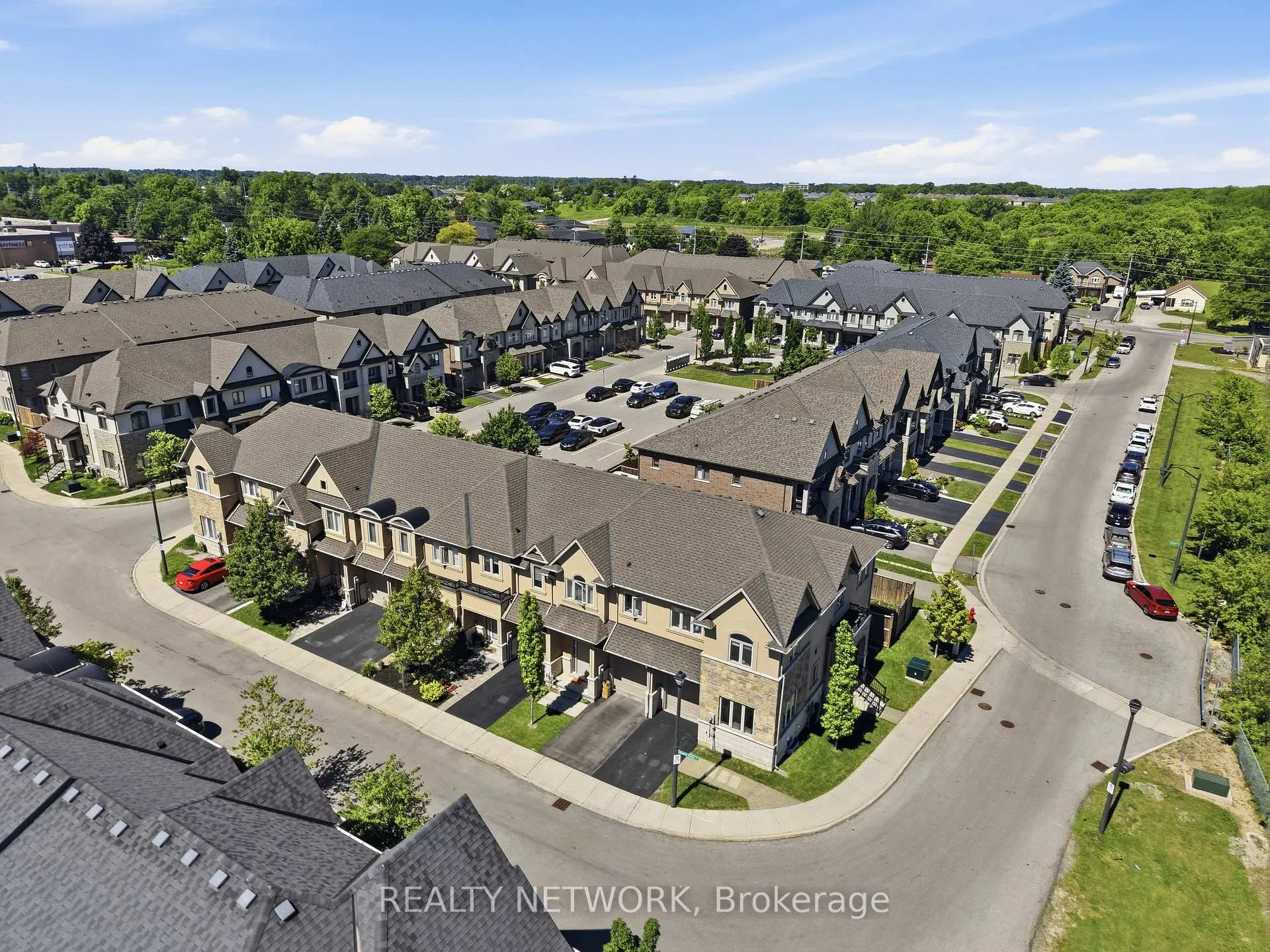 Photo 4 of 104 Sonoma Valley Crescent, Hamilton, Mewburn — HOMEH