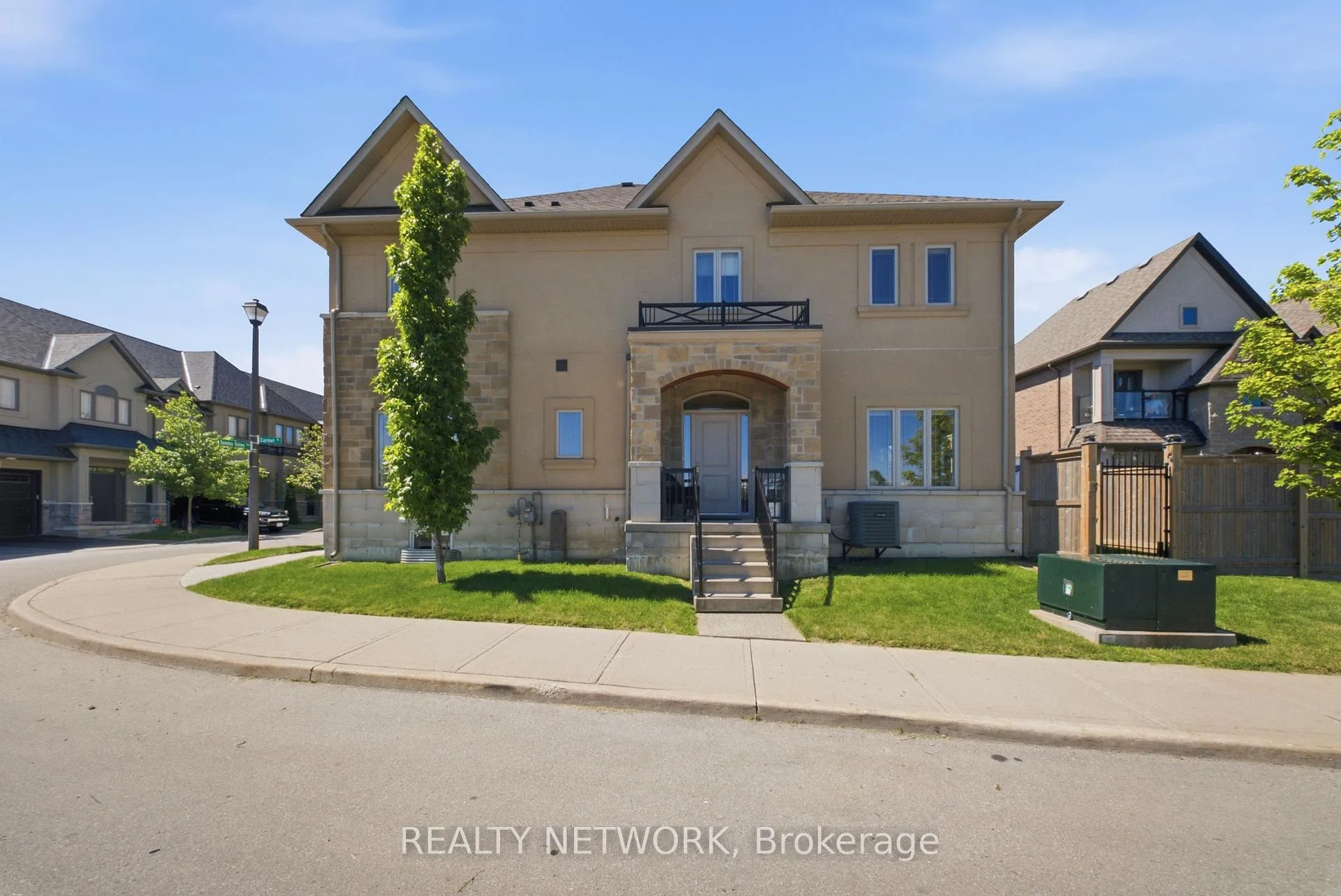Photo 2 of 104 Sonoma Valley Crescent, Hamilton, Mewburn — HOMEH