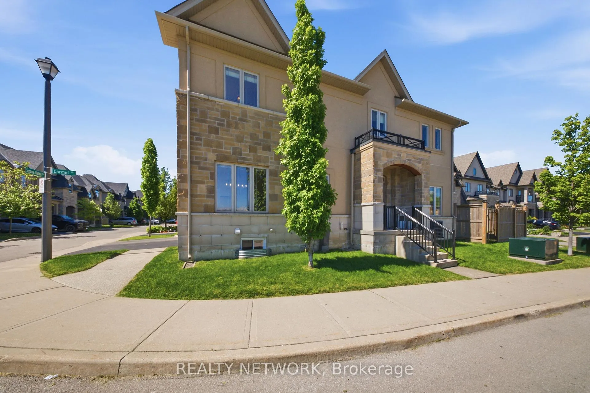 Photo 1 of 104 Sonoma Valley Crescent, Hamilton, Mewburn — HOMEH