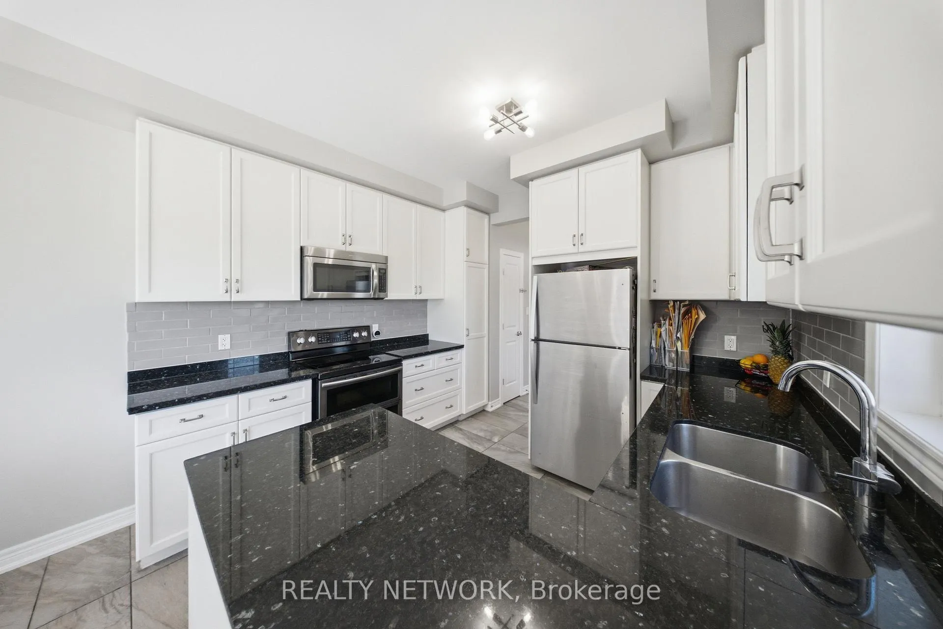 Photo 8 of 104 Sonoma Valley Crescent, Hamilton, Mewburn — HOMEH