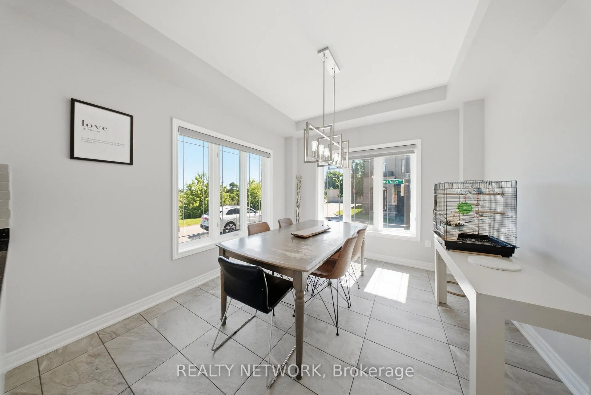 Photo 9 of 104 Sonoma Valley Crescent, Hamilton, Mewburn — HOMEH