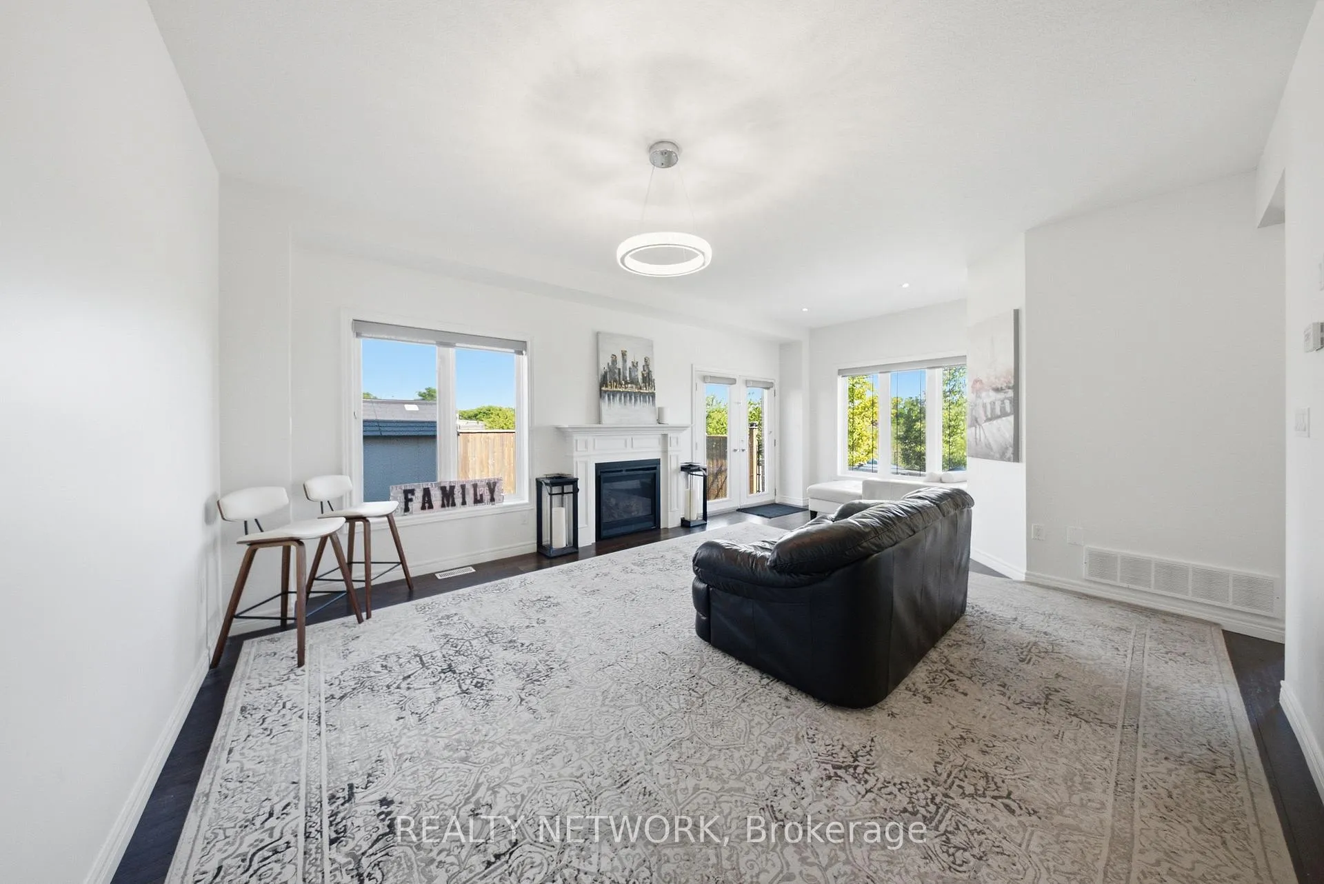 Photo 10 of 104 Sonoma Valley Crescent, Hamilton, Mewburn — HOMEH