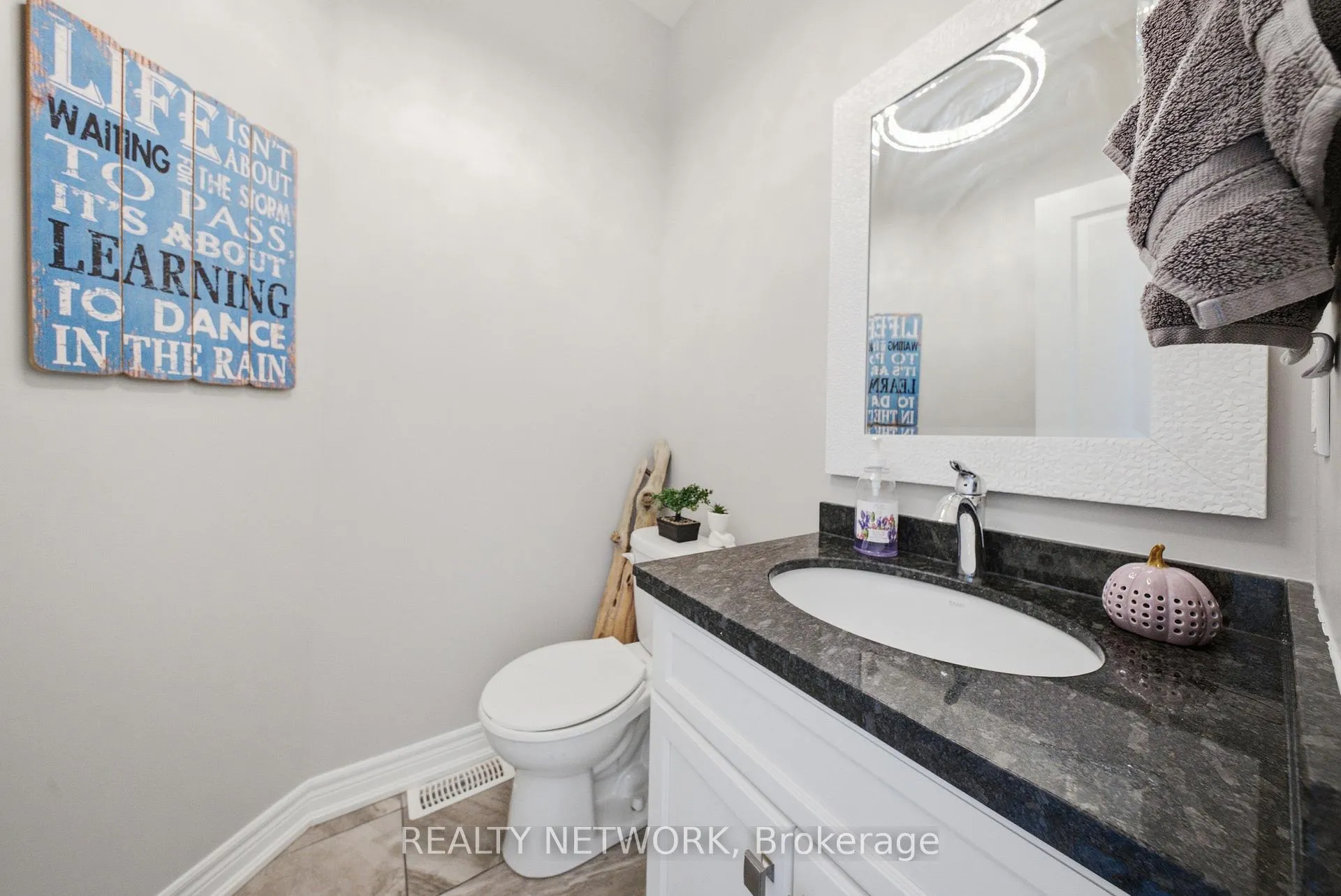 Photo 15 of 104 Sonoma Valley Crescent, Hamilton, Mewburn — HOMEH