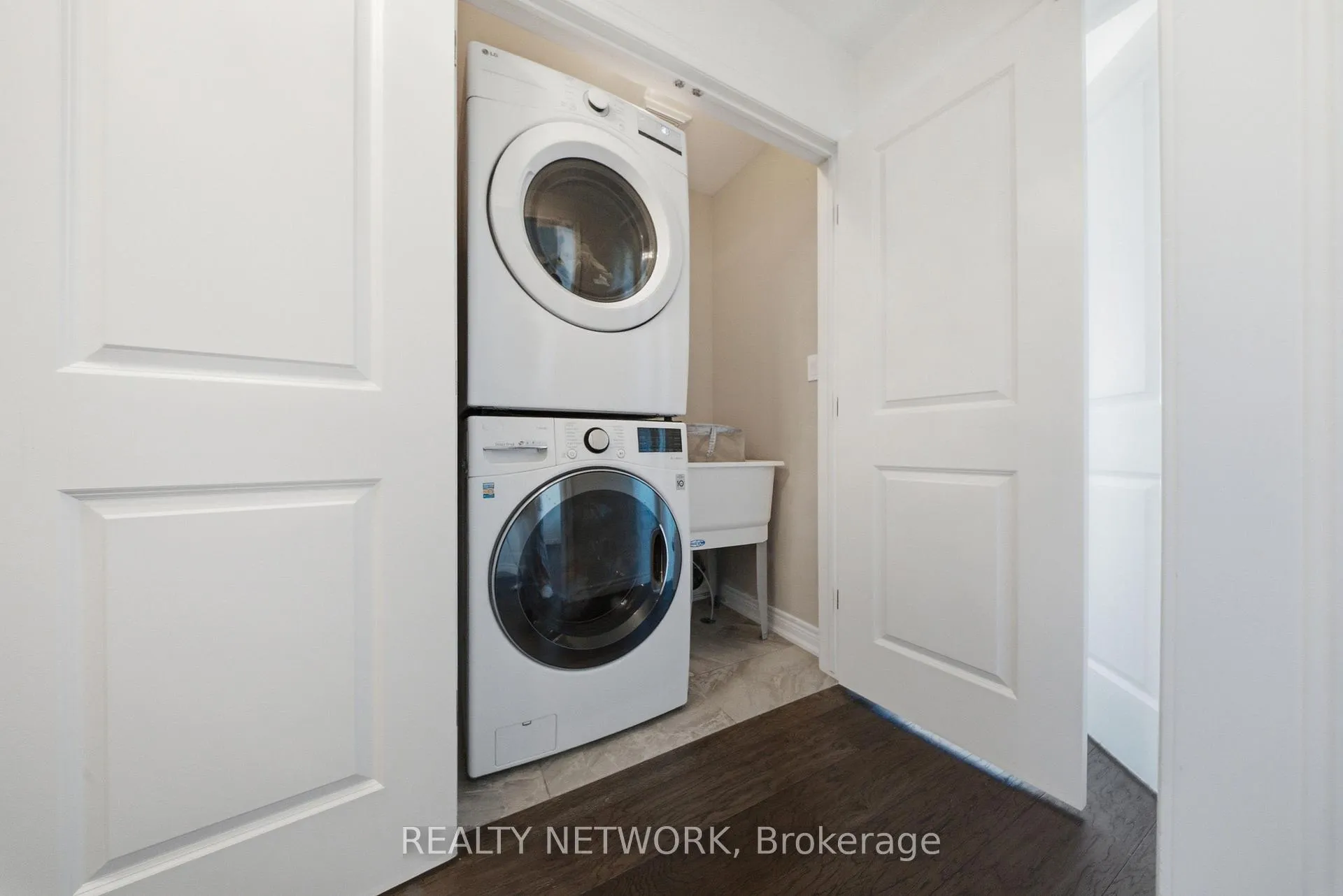 Photo 25 of 104 Sonoma Valley Crescent, Hamilton, Mewburn — HOMEH