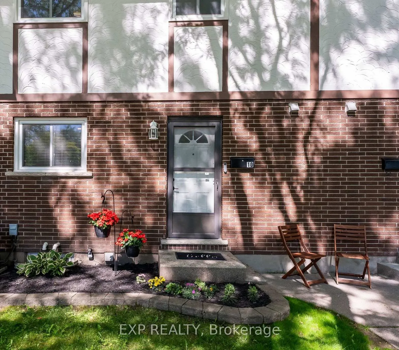 Front of Unit 10, 3322 Addison Avenue
