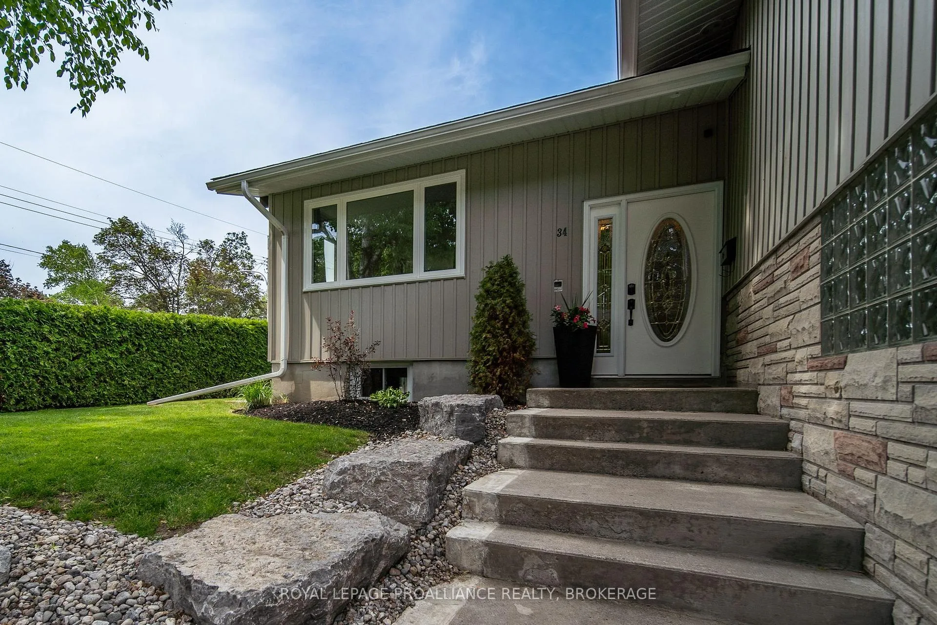 Photo 4 of 34 Keller Drive, Belleville, Belleville Ward — HOMEH