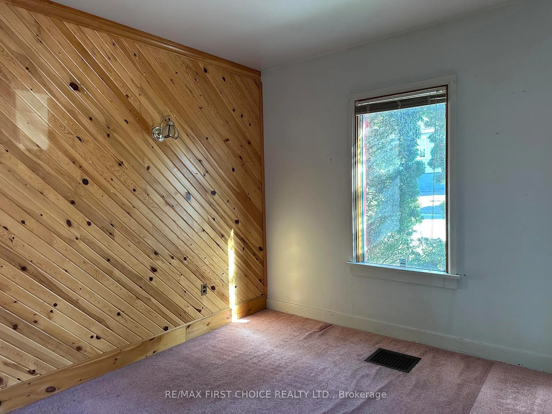 Photo 6 of 520 Van Norman Street, Thunder Bay, College Heights — HOMEH