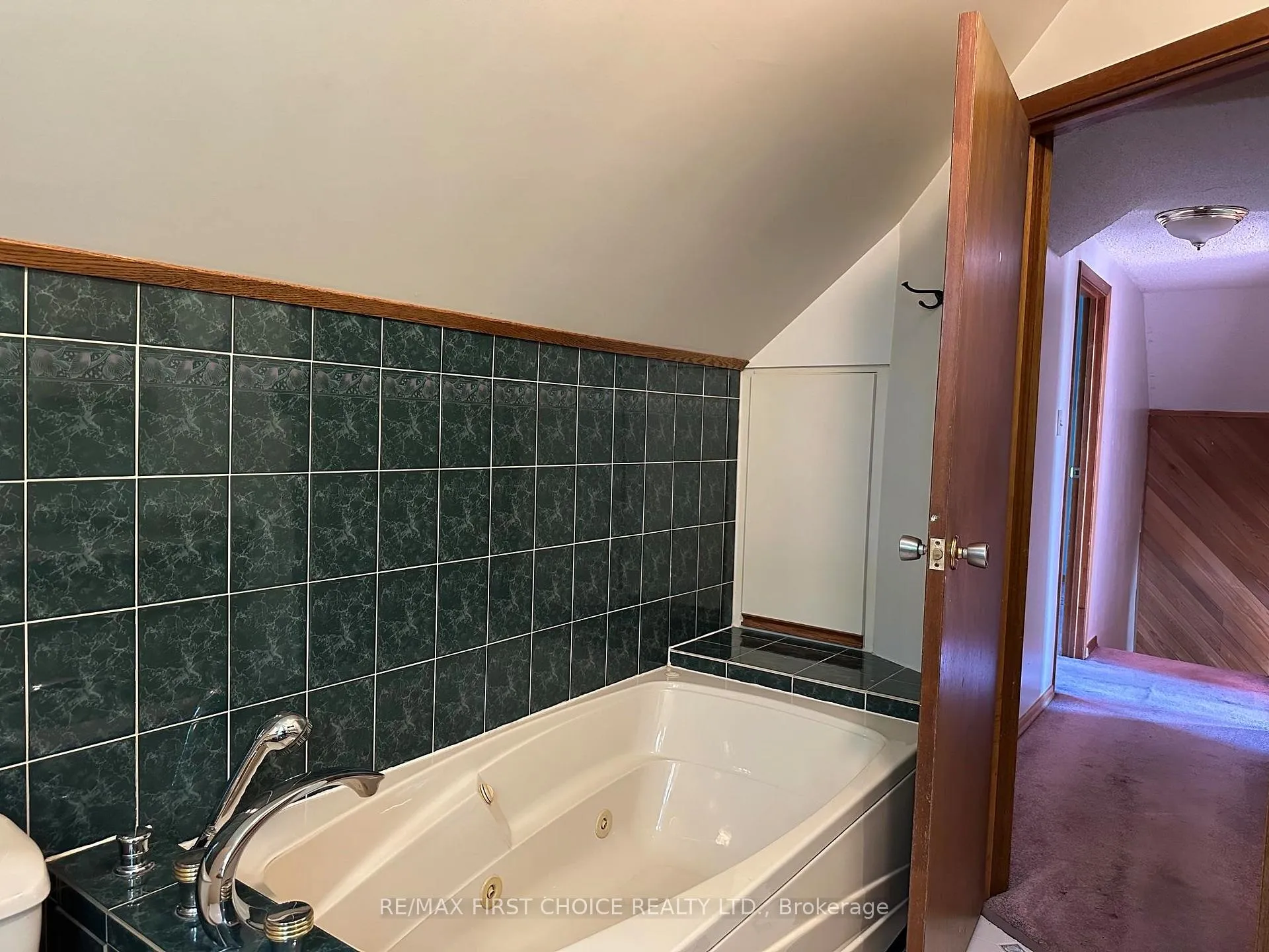 Photo 10 of 520 Van Norman Street, Thunder Bay, College Heights — HOMEH