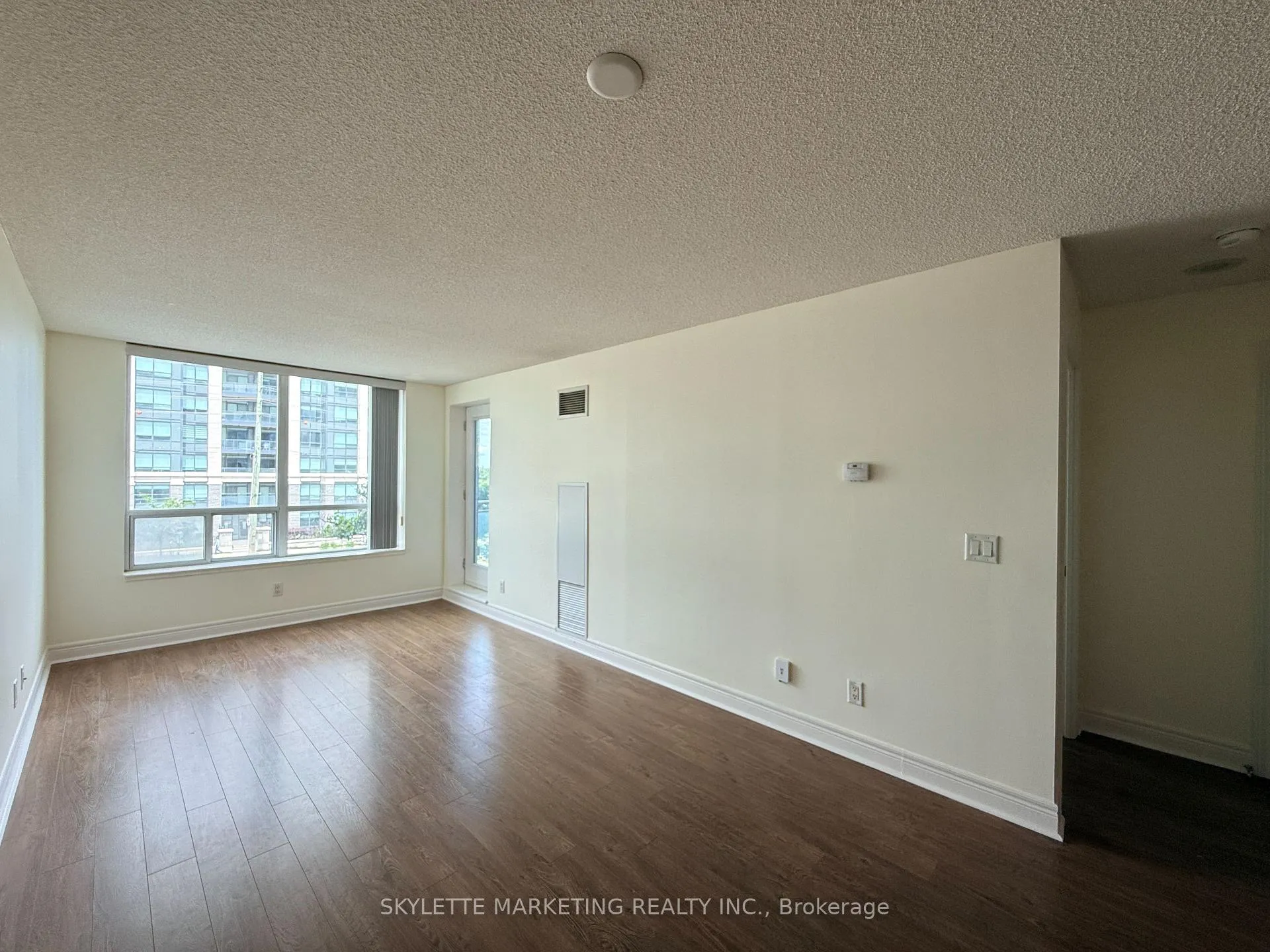 Photo 4 of Unit 310, 62 Suncrest Boulevard, Markham, Commerce Valley — HOMEH
