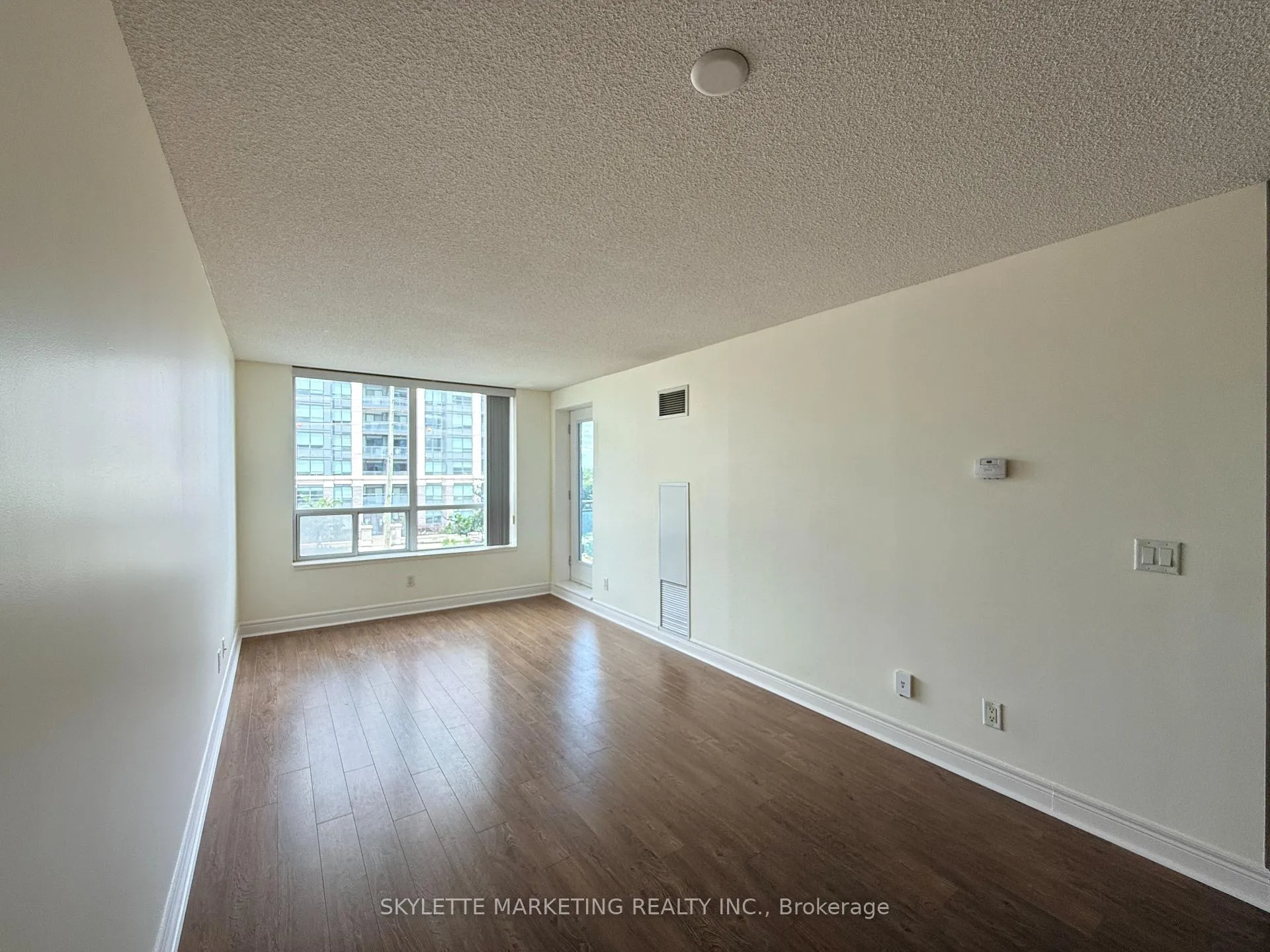 Photo 5 of Unit 310, 62 Suncrest Boulevard, Markham, Commerce Valley — HOMEH