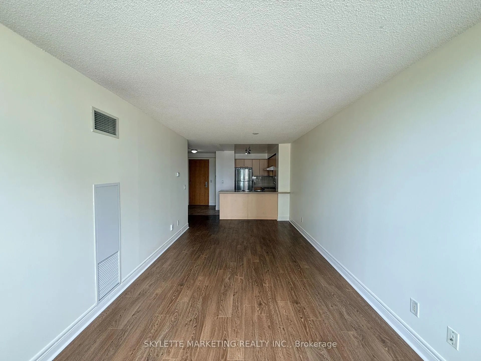 Photo 6 of Unit 310, 62 Suncrest Boulevard, Markham, Commerce Valley — HOMEH