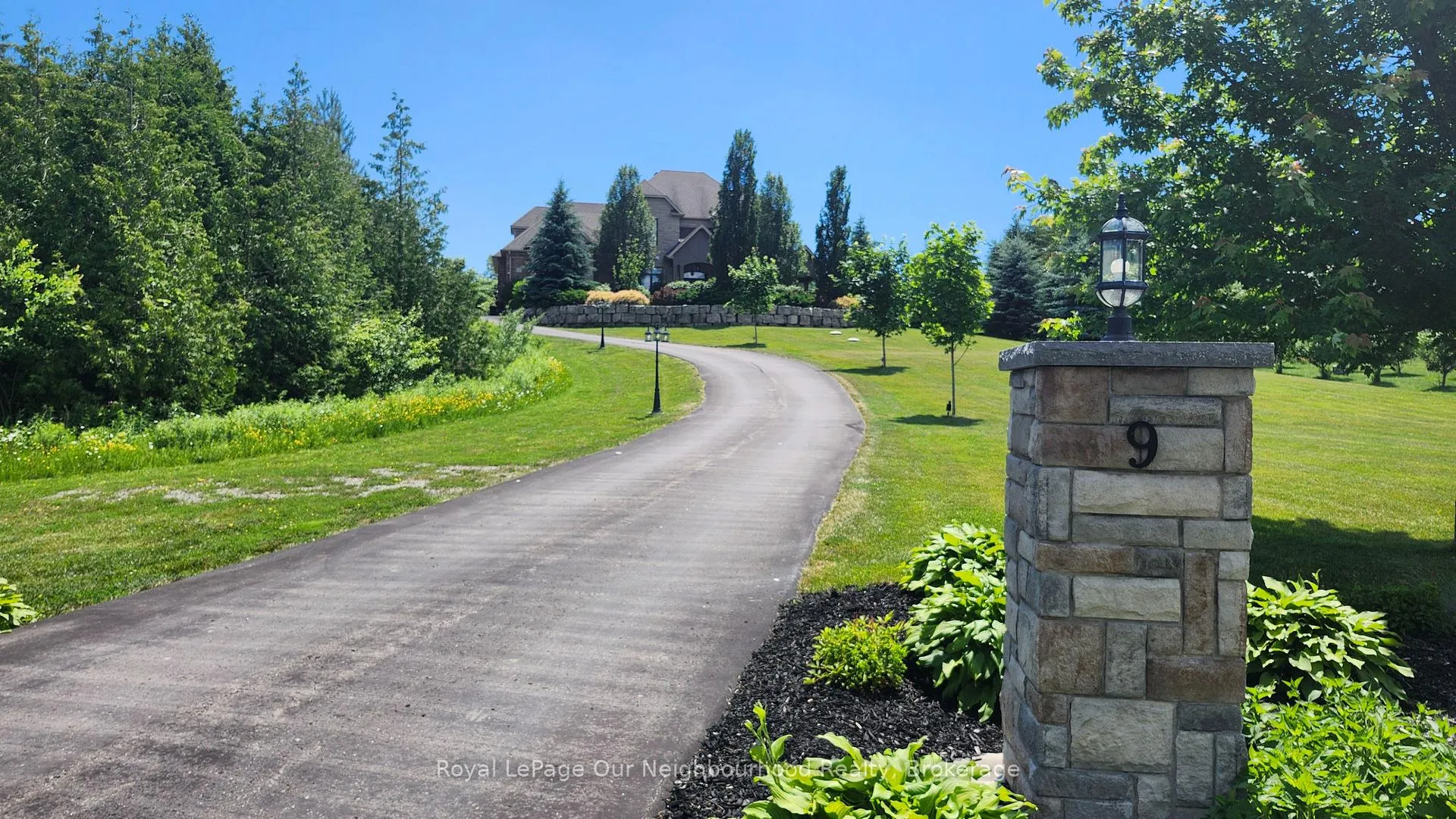 Photo 2 of 9 Powers Court, Clarington, Rural Clarington — HOMEH
