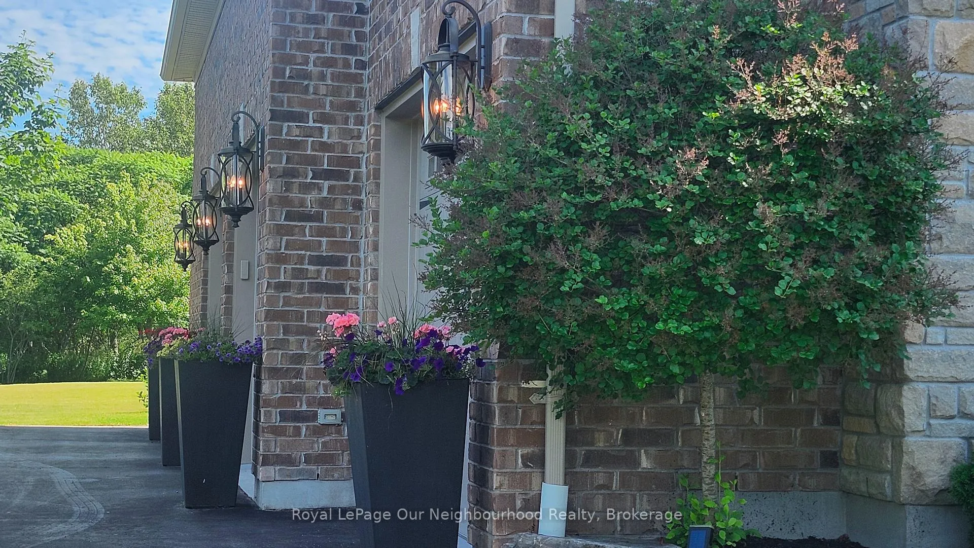 Photo 4 of 9 Powers Court, Clarington, Rural Clarington — HOMEH