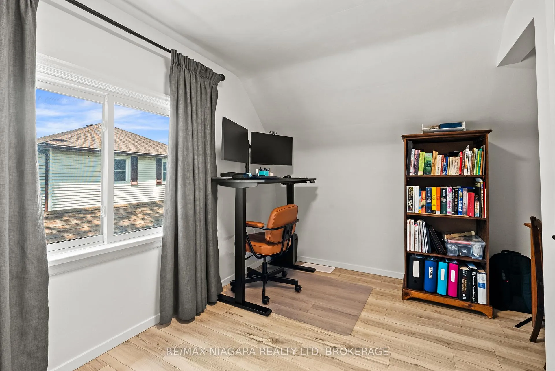 Photo 31 of 83 Devon Road, St. Catharines, Vine/Linwell — HOMEH