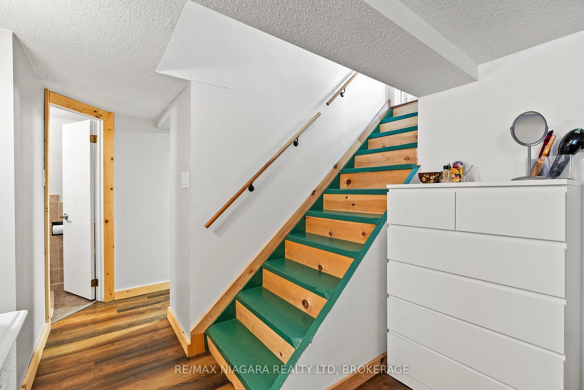Photo 32 of 83 Devon Road, St. Catharines, Vine/Linwell — HOMEH