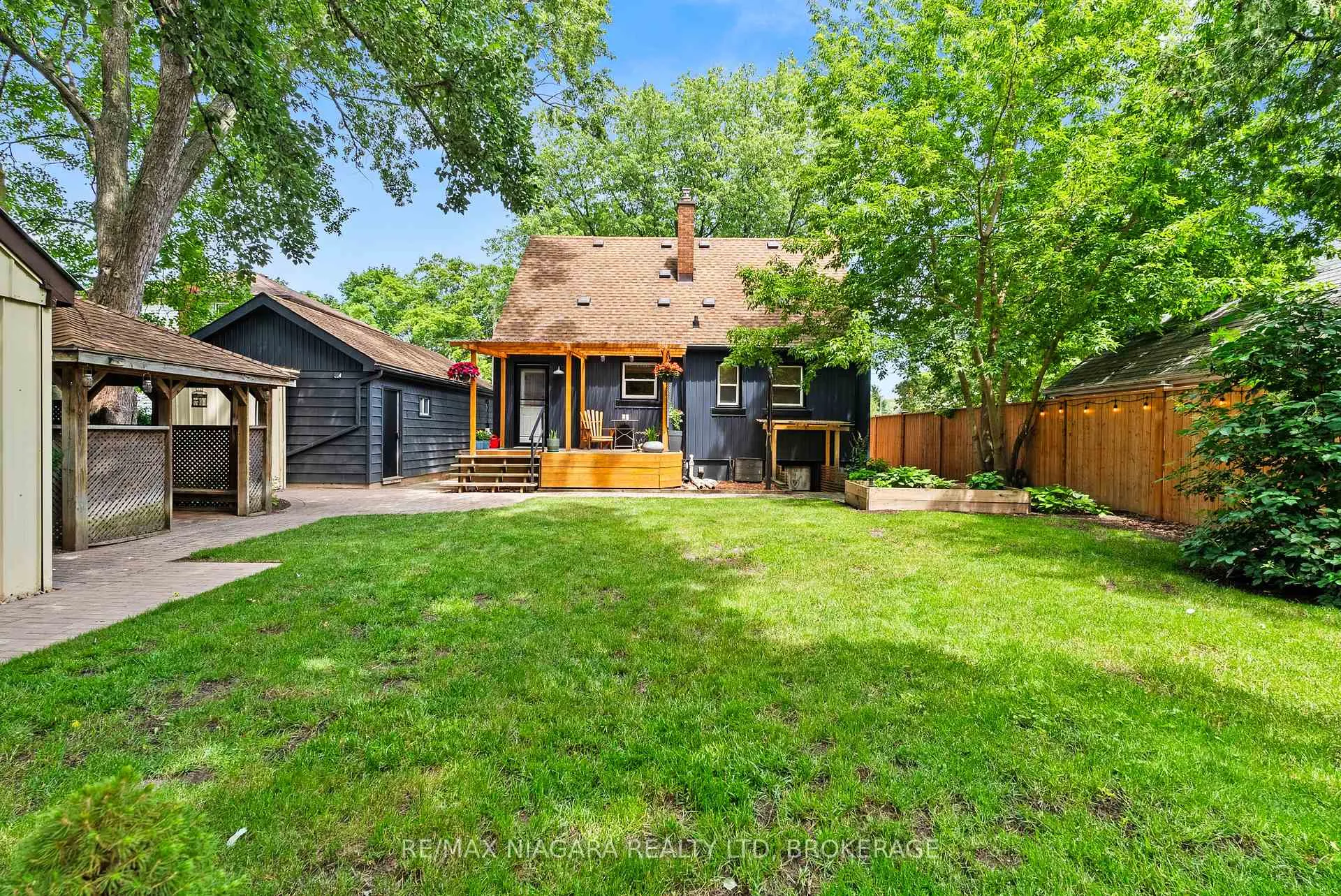 Photo 40 of 83 Devon Road, St. Catharines, Vine/Linwell — HOMEH