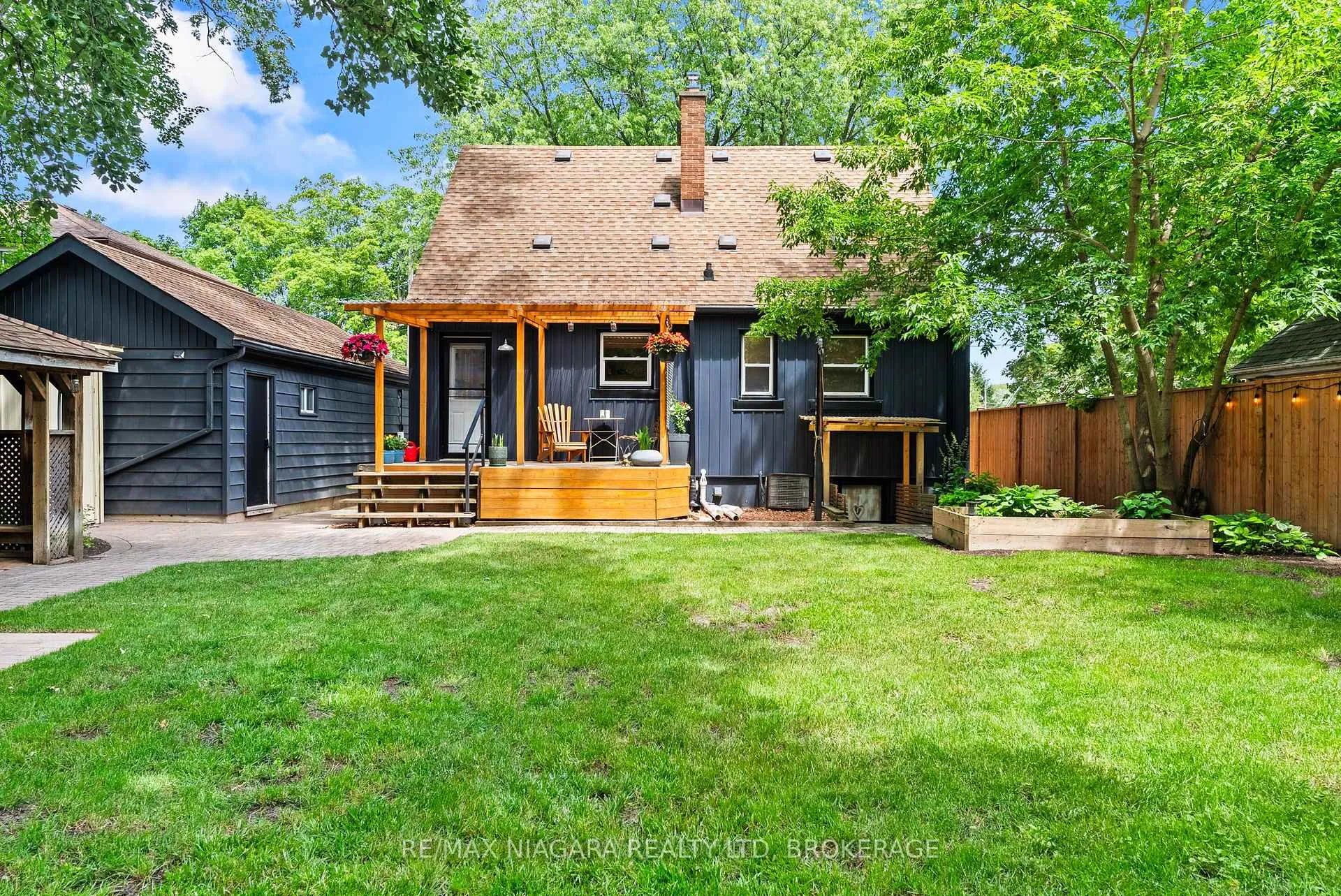 Photo 41 of 83 Devon Road, St. Catharines, Vine/Linwell — HOMEH