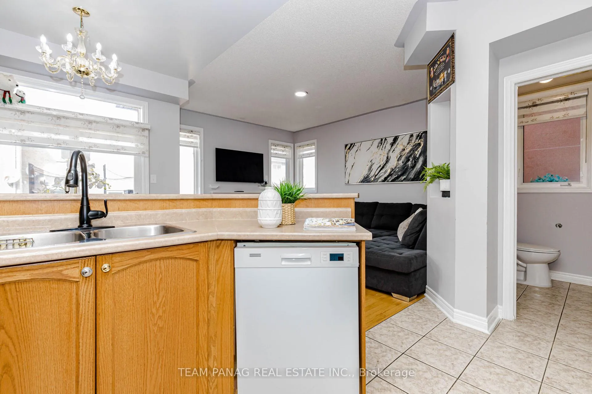 Photo 17 of 33 Frostbite Lane E, Brampton, Sandringham-Wellington — HOMEH