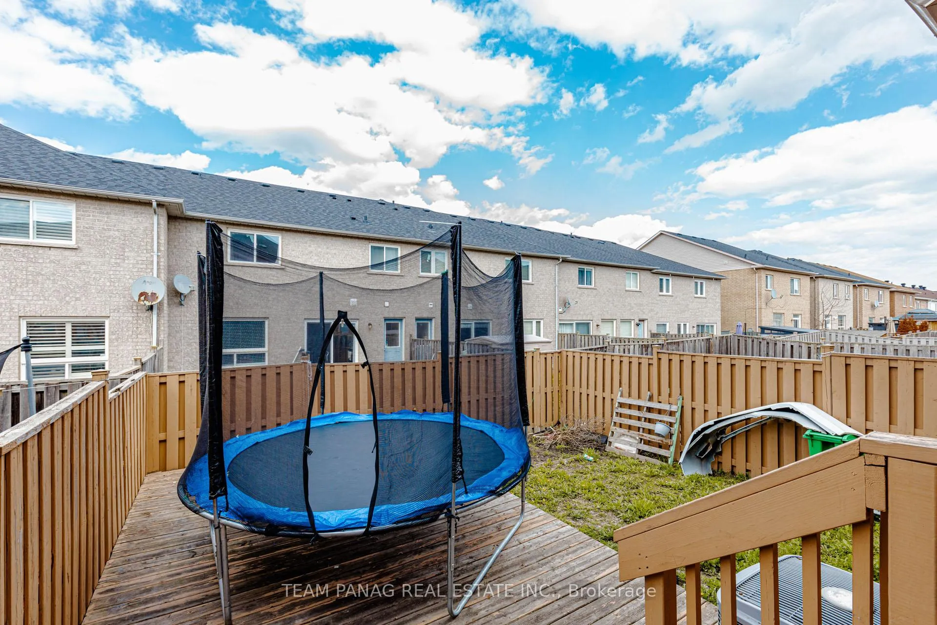 Photo 39 of 33 Frostbite Lane E, Brampton, Sandringham-Wellington — HOMEH
