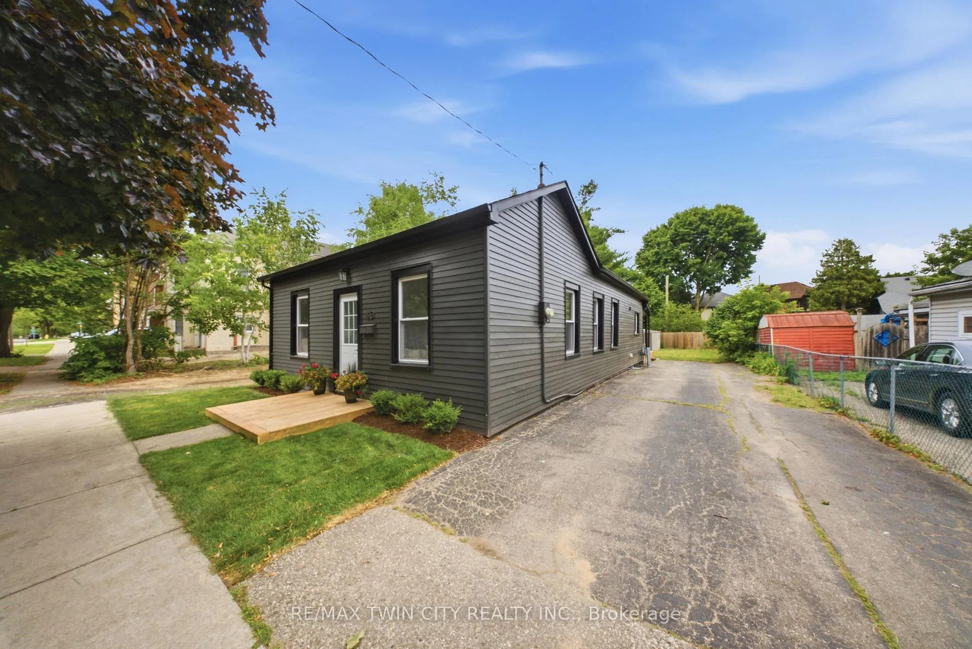 Photo 2 of 49 Pearl Street, Brantford, Downtown Core — HOMEH